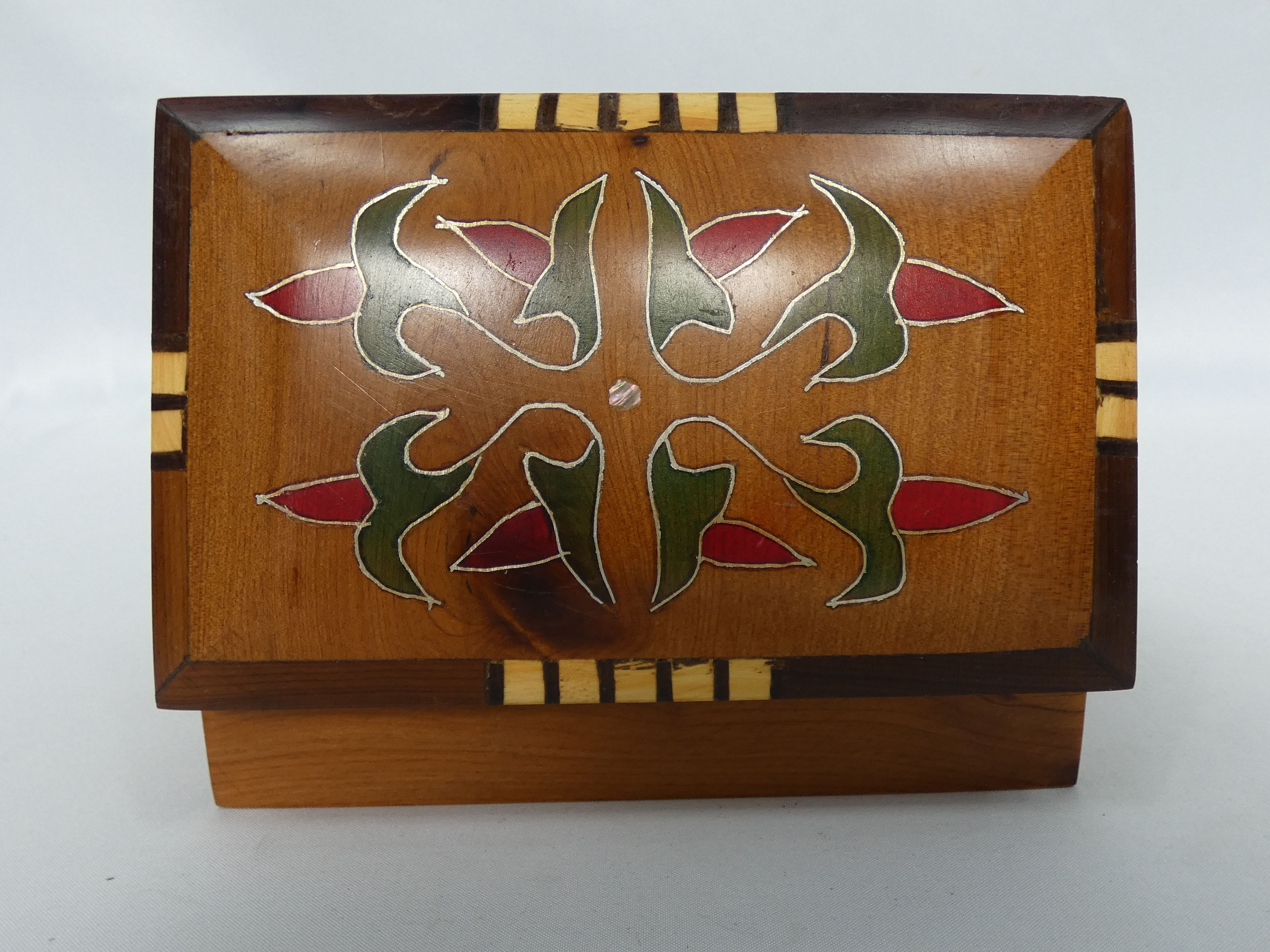 Petit coffret à bijoux en bois - Photo 0