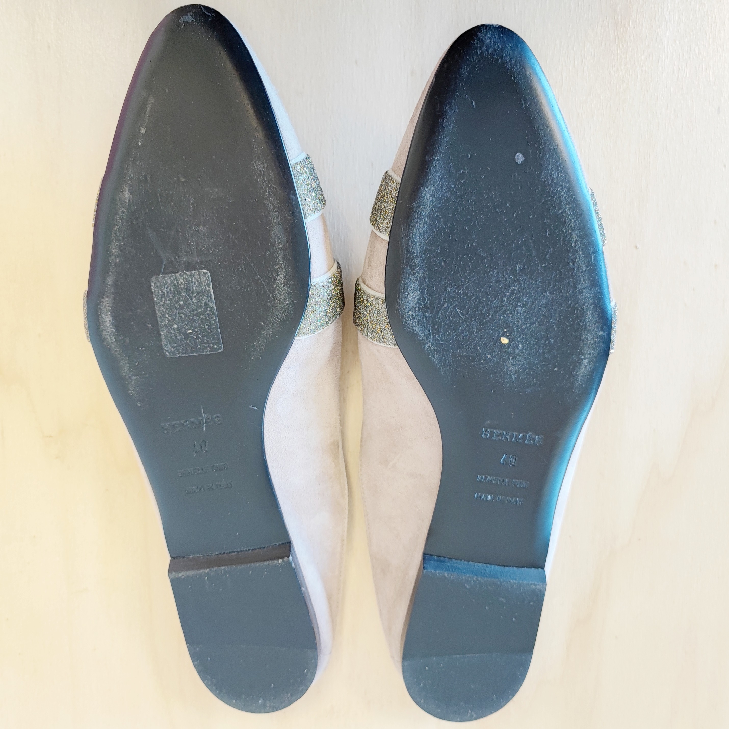 Voir photo 9 de HERMES - Mocassins style mules " Roxanne " - 40 - Femme HERMES - Mocassins style mules " Roxanne " - 40 - Femme Bon état - Vue 9 -