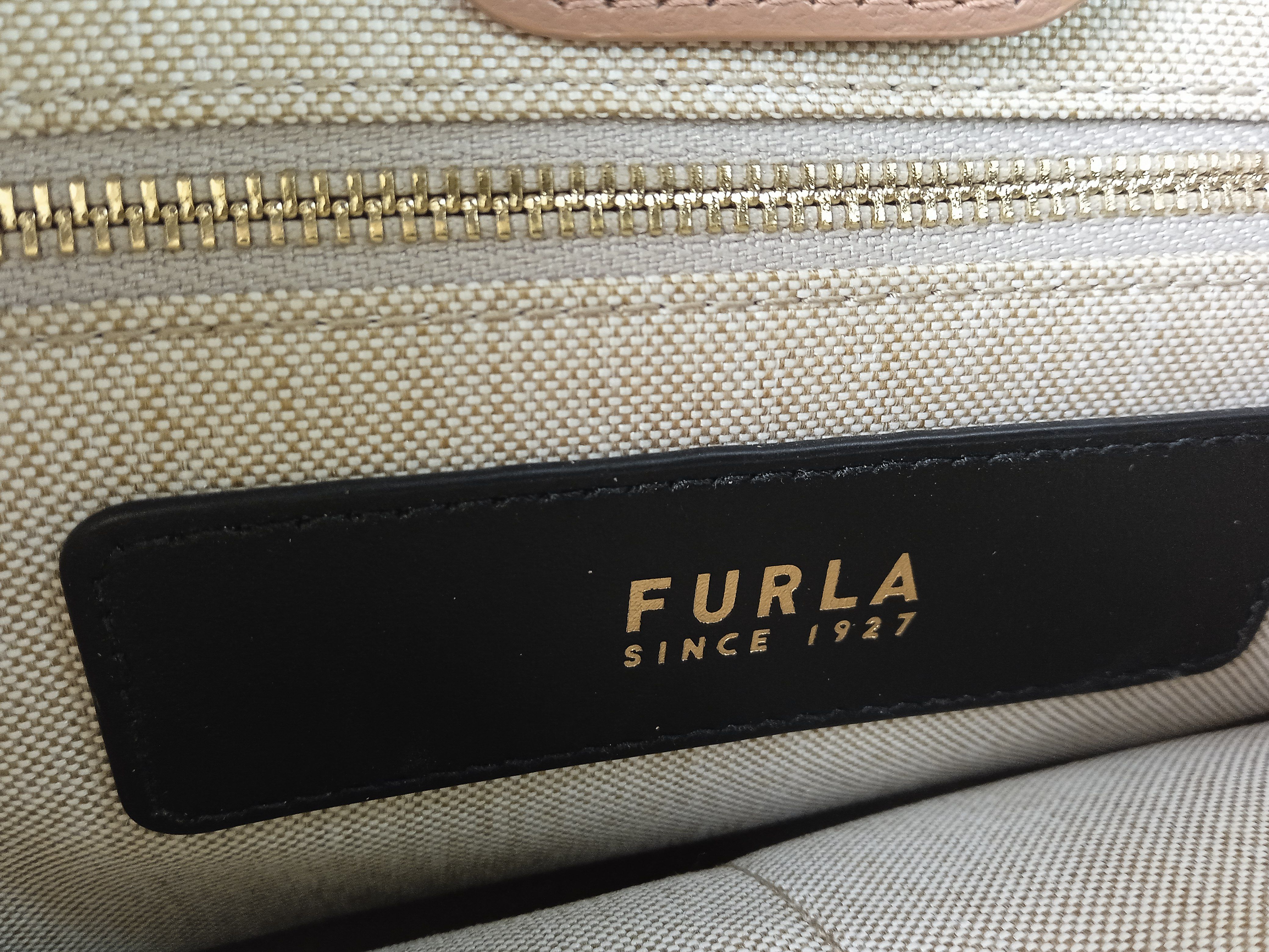Sac à main FURLA modèle NIDO TOTE couleur Deserto Bon état - Vue 10 - 