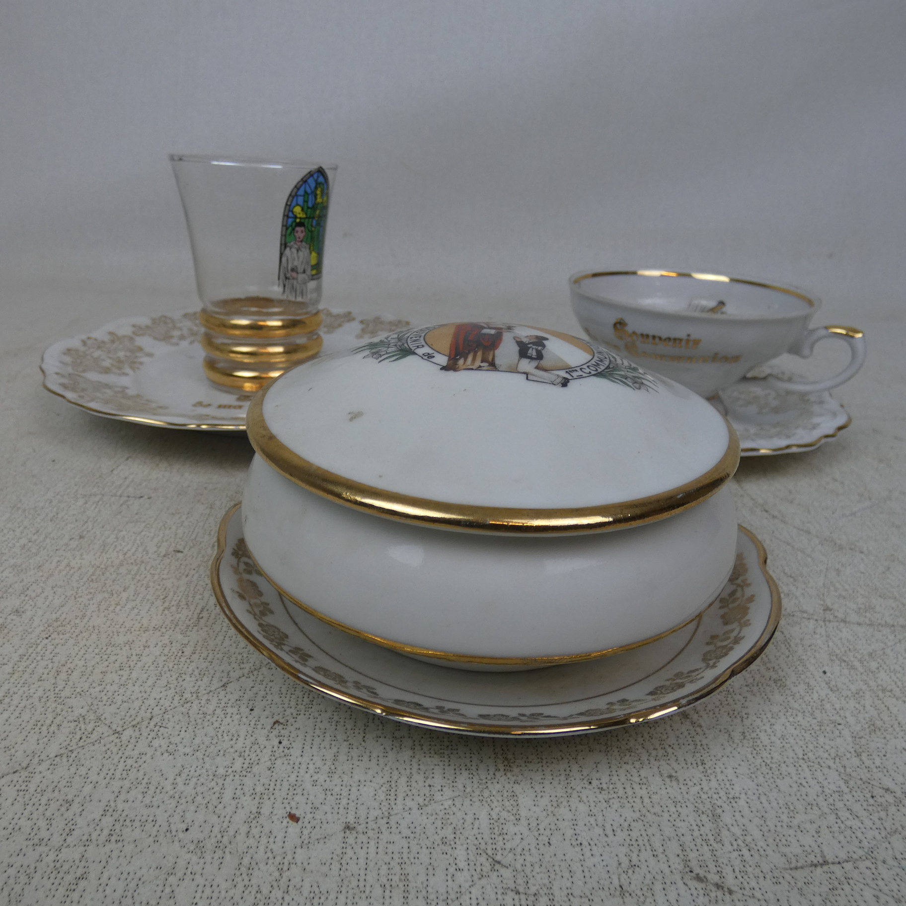 Ensemble Communion Vintage en Porcelaine Bon état - Vue 3 - 