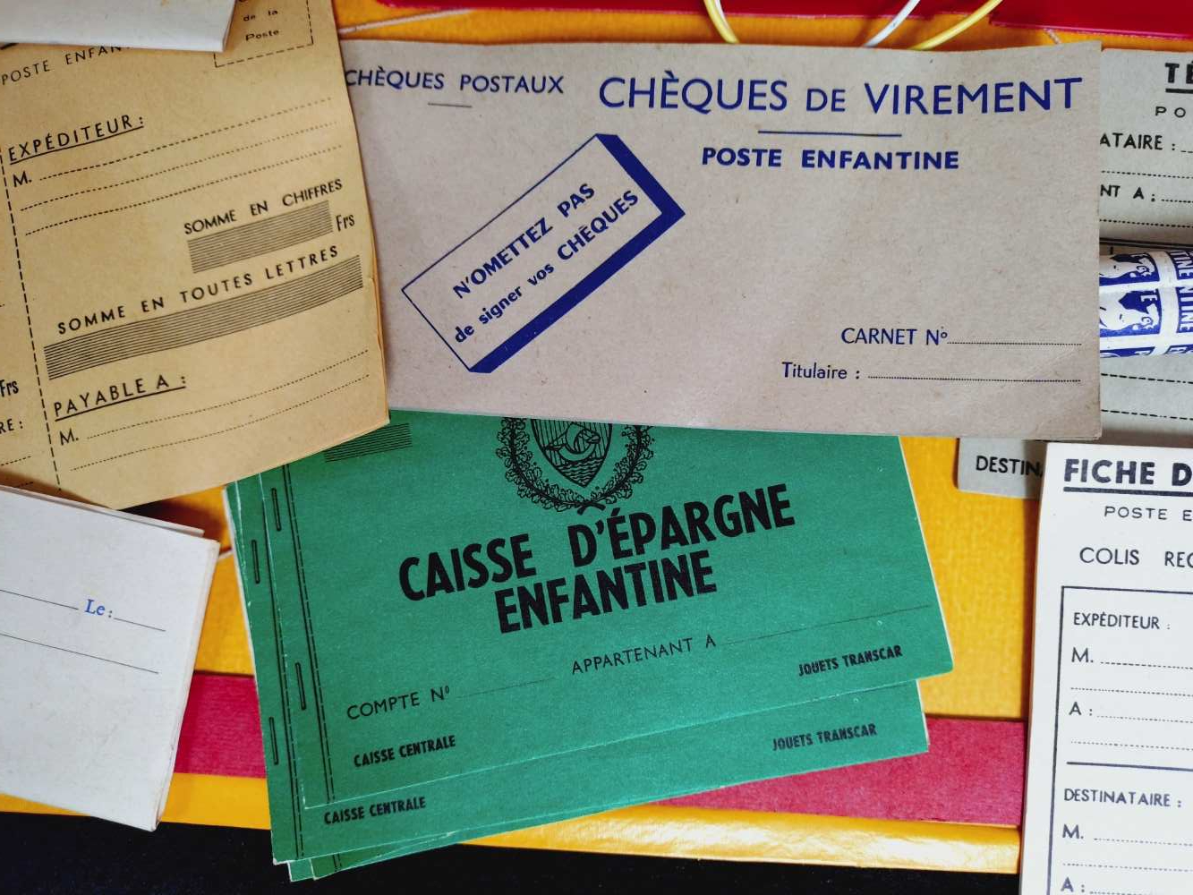 Voir photo 6 de Ancien jouet Transcar Paris/Rome/Londres/New-York/Moscou/ Bureau de poste, Poste enfantine, année 50/60. Ancien jouet Transcar Paris/Rome/Londres/New-York/Moscou/ Bureau de poste, Poste enfantine, année 50/60. Bon état - Vue 6 -