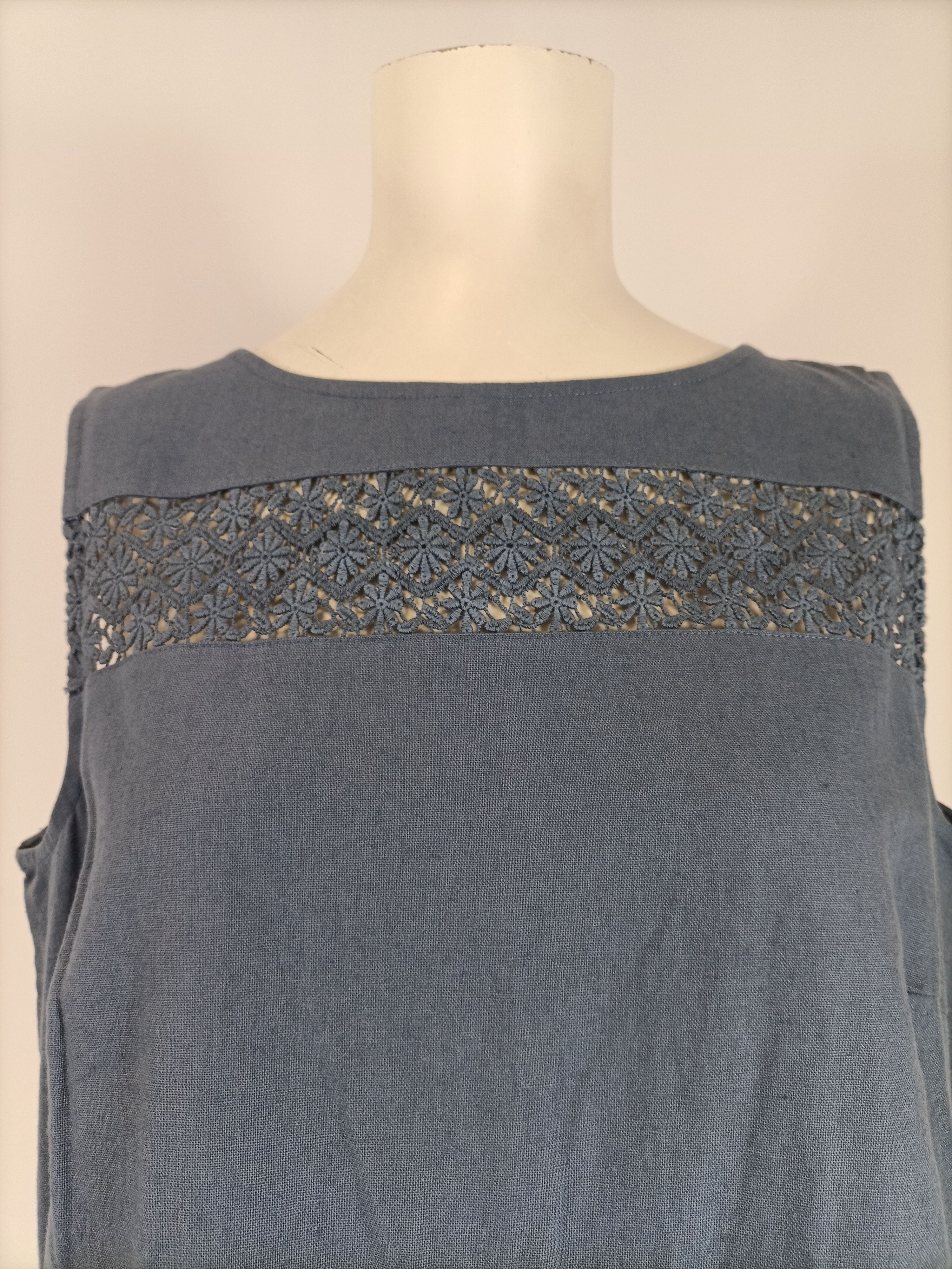 Robe grise sans manches maille légère détail brodé coupe fluide Taille L - 40 Comme neuf - Vue 3 - 