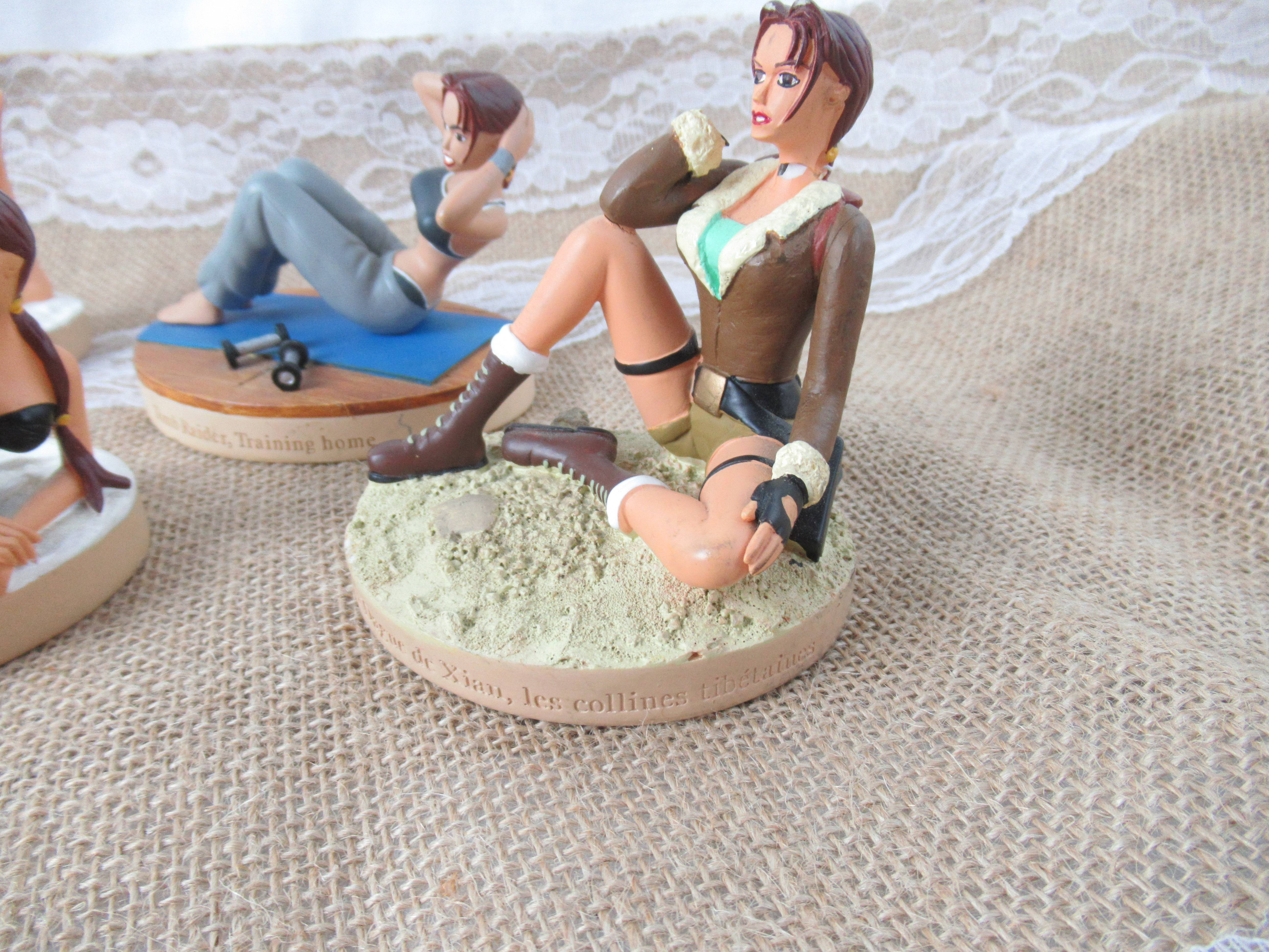 Lot de 8 figurines Lara Croft Tomb Raider Bon état - Vue 6 - 