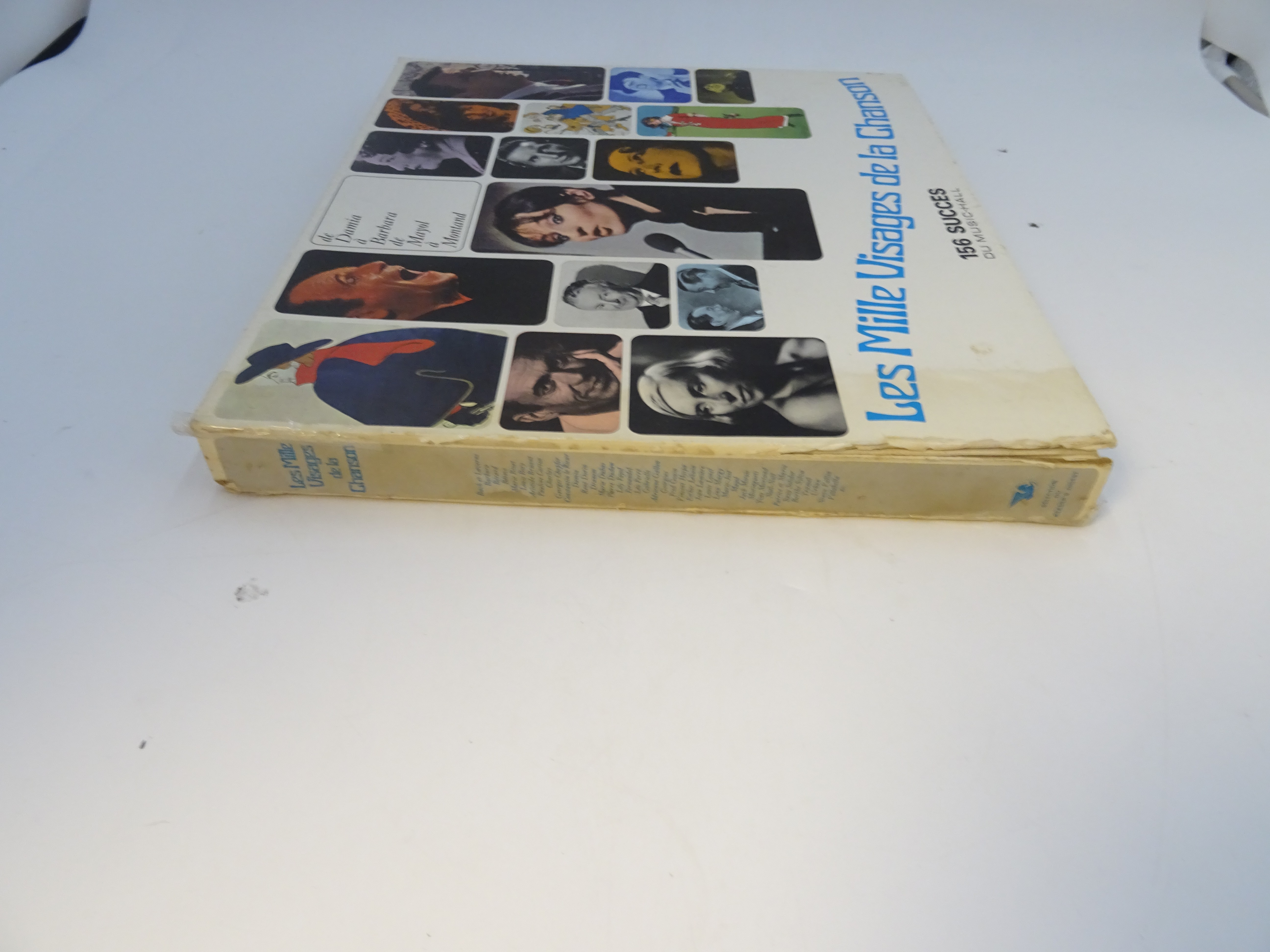 Voir photo 2 de Coffret vinyles vintage "LES MILLES VISAGE DE LA CHANSON" 33 tours. Coffret vinyles vintage "LES MILLES VISAGE DE LA CHANSON" 33 tours. État correct - Vue 2 -