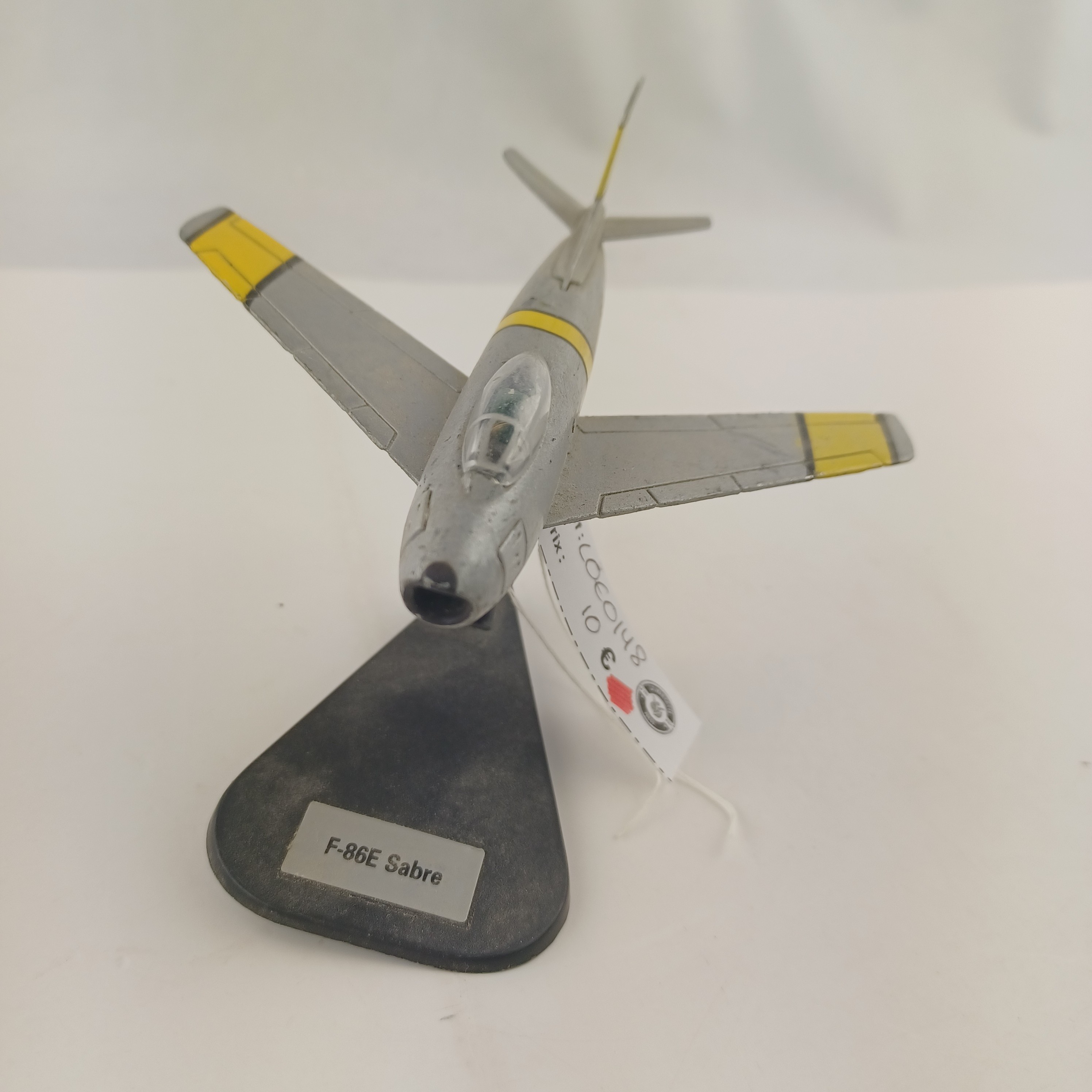 Voir photo 3 de Avion miniature F-86E Sabre Avion miniature F-86E Sabre Bon état - Vue 3 -