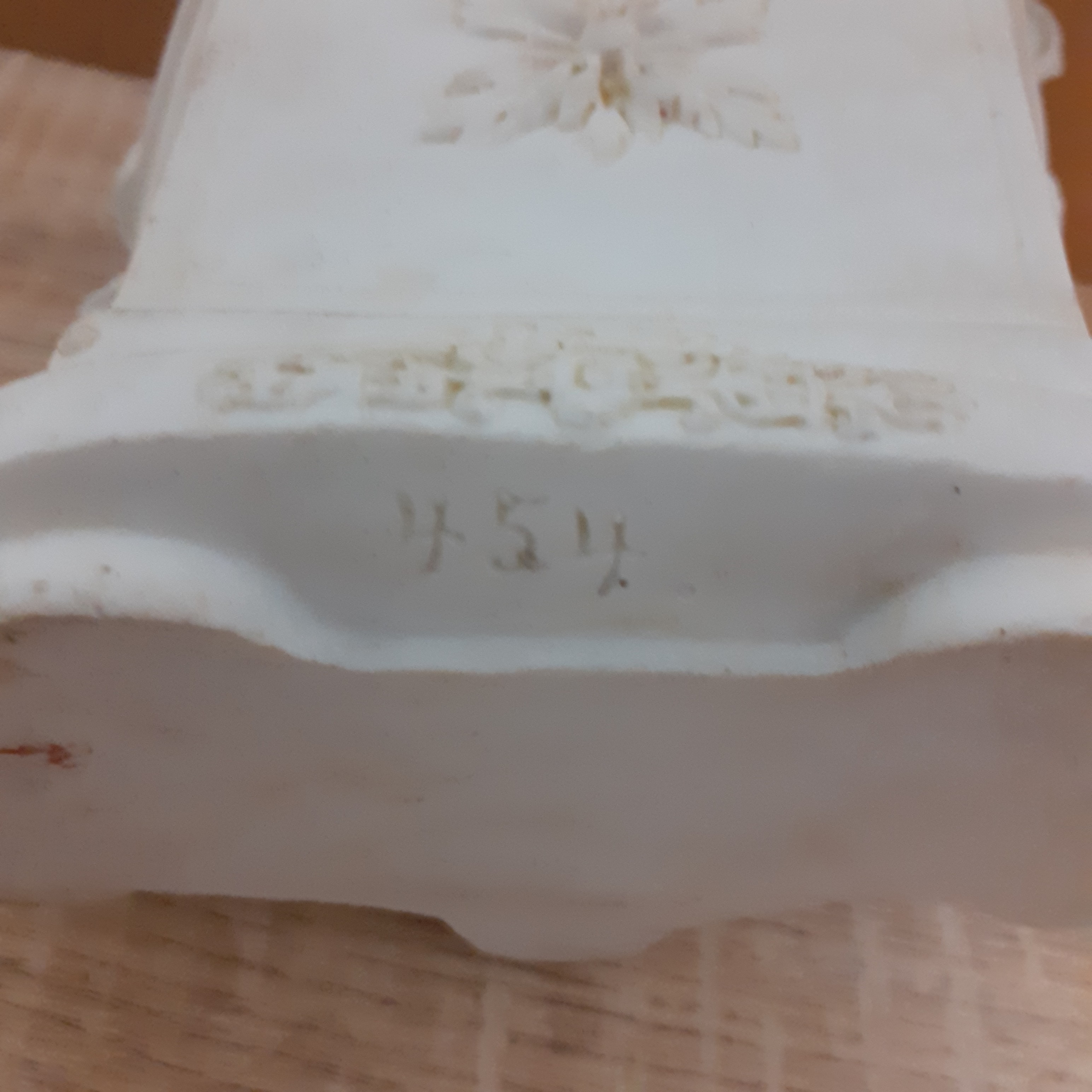 Voir photo 6 de Vide poche ou petit vase en biscuit ancien représentant des musiciens . Vide poche ou petit vase en biscuit ancien représentant des musiciens . Bon état - Vue 6 -