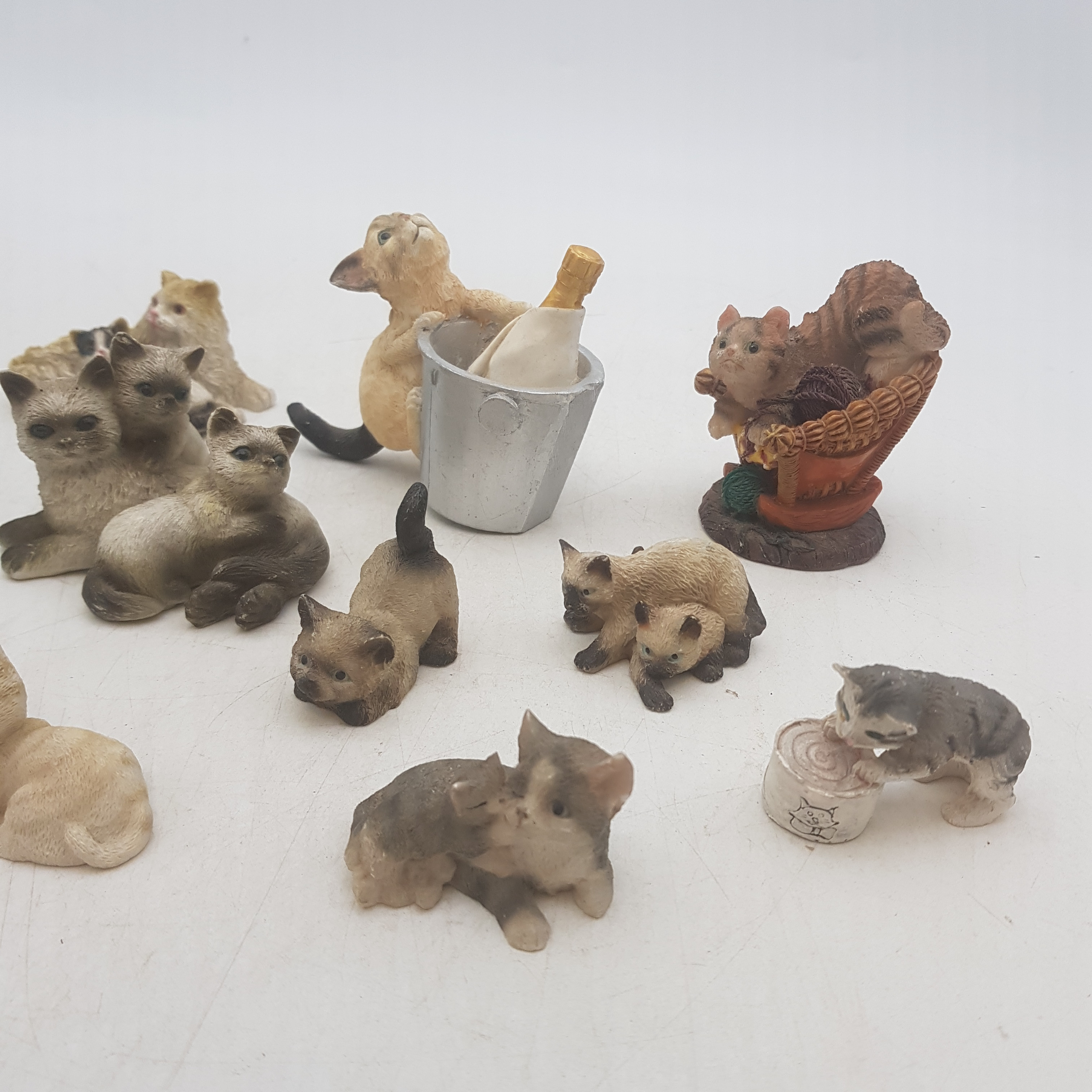 Voir photo 3 de Lot de 13 figurines de chats Lot de 13 figurines de chats Bon état - Vue 3 -