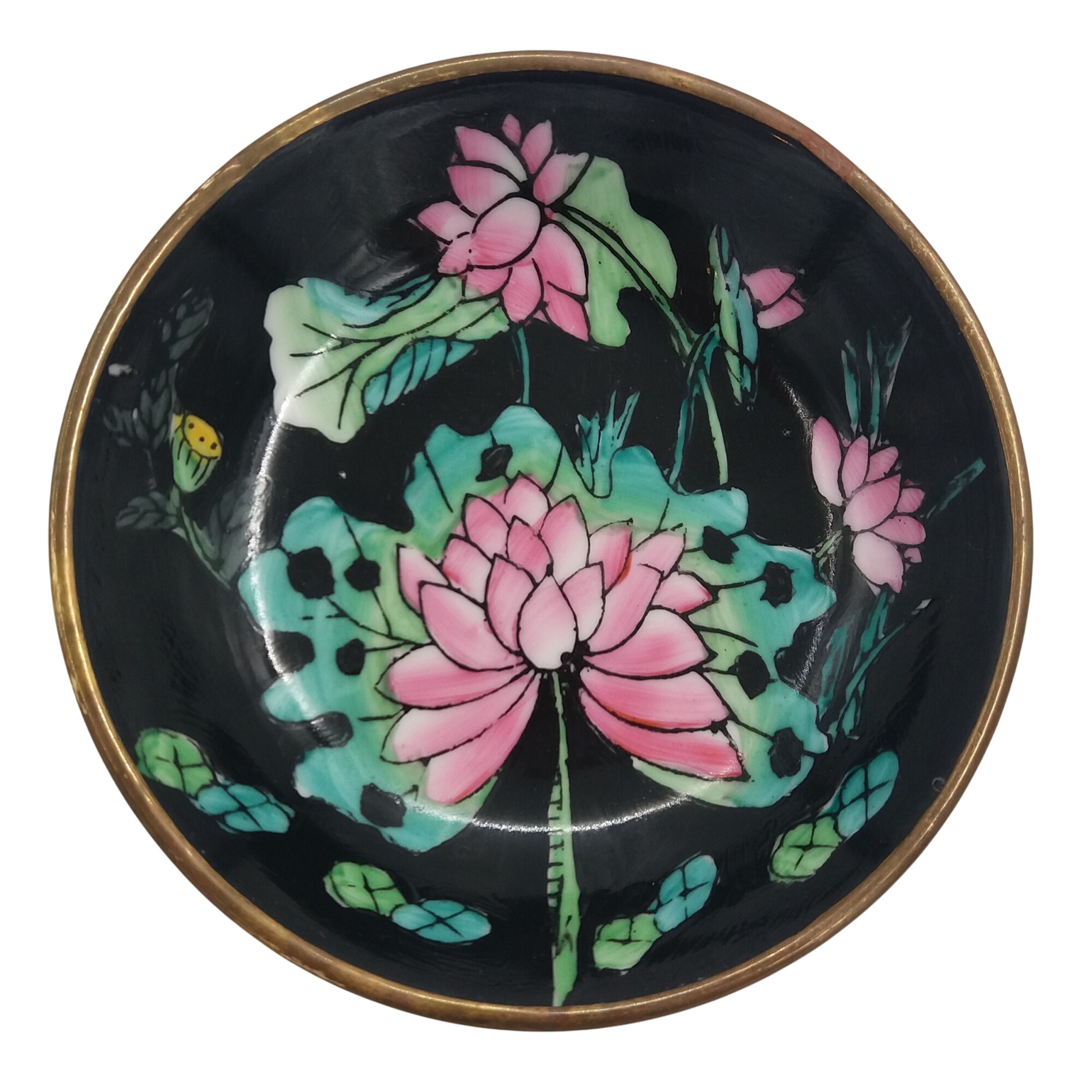 Coupelle déco vintage chinoise. En laiton. Décors floraux rose et vert (lotus). Crochet d’attache et signature au dos. - Photo 0
