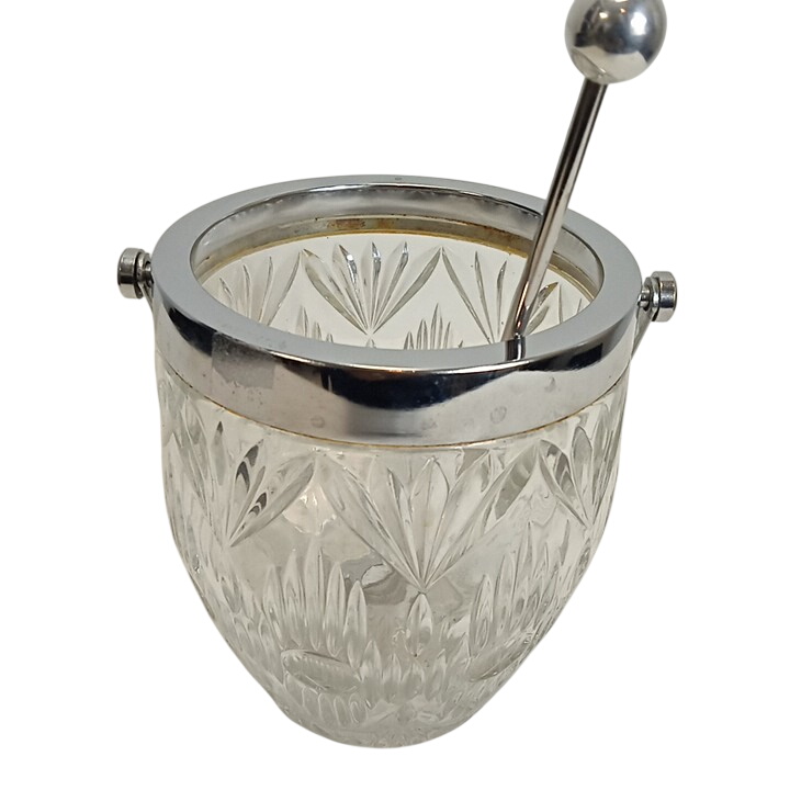 Acheter Seau à glace avec sa cuillère Bon état - 15,00 € Seau à glace avec sa cuillère Bon état - reconditionné disponible sur Label Emmaüs