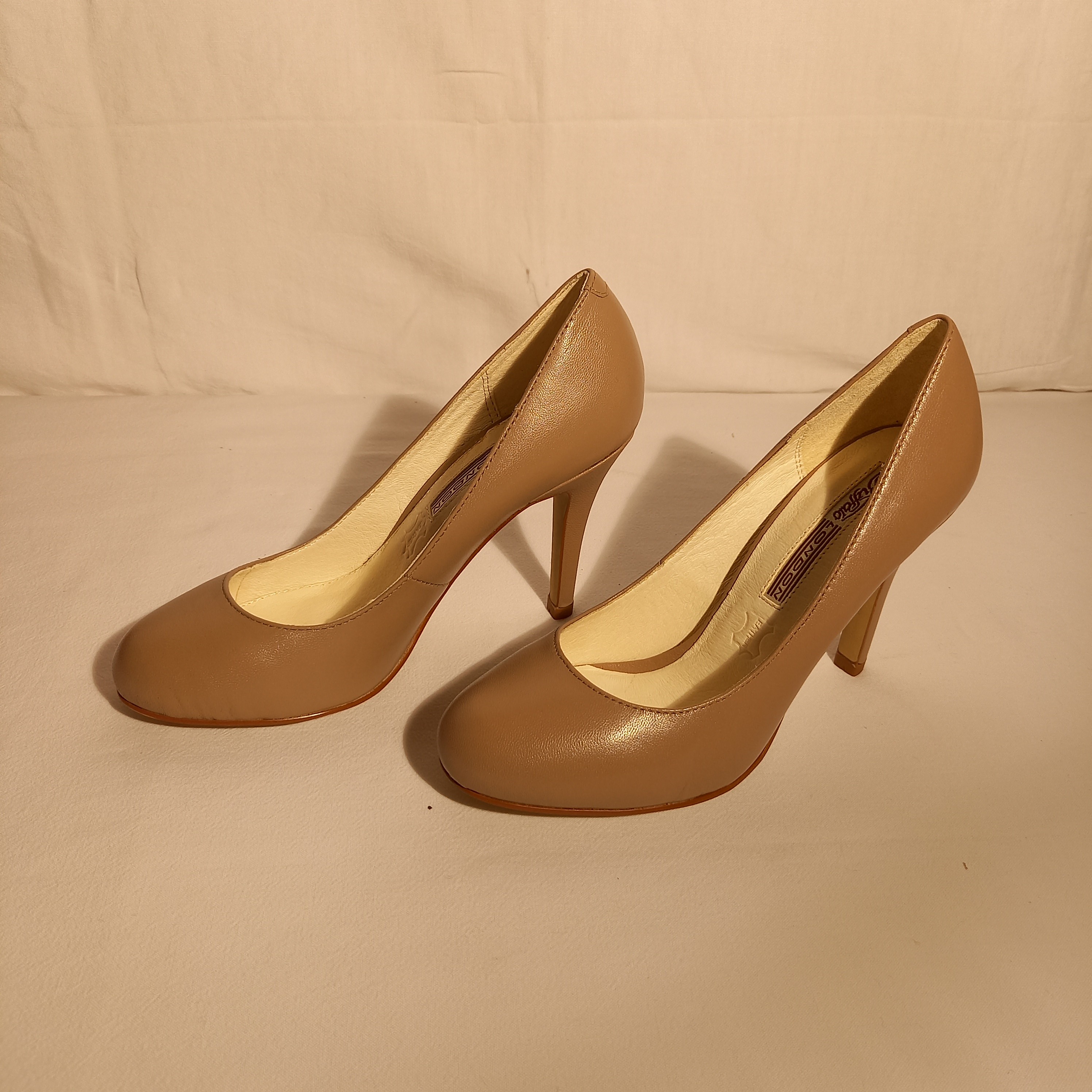 Escarpins en cuir BUFFALO beige femme Pointure 36 Bon état - Vue 2 - 