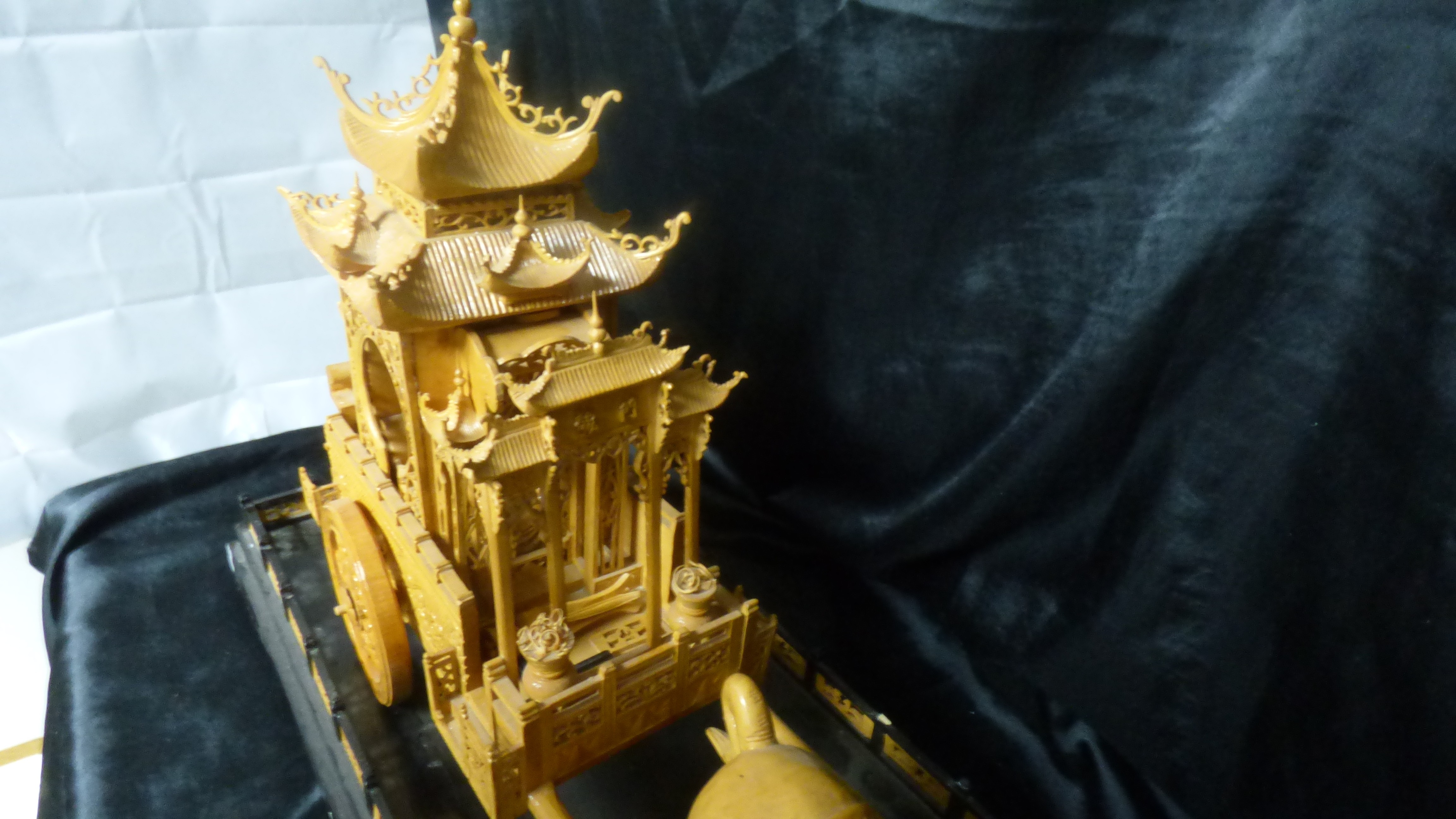 Diorama Chinois Rhinocéros tirant une calèche d'empereur - Photo 5