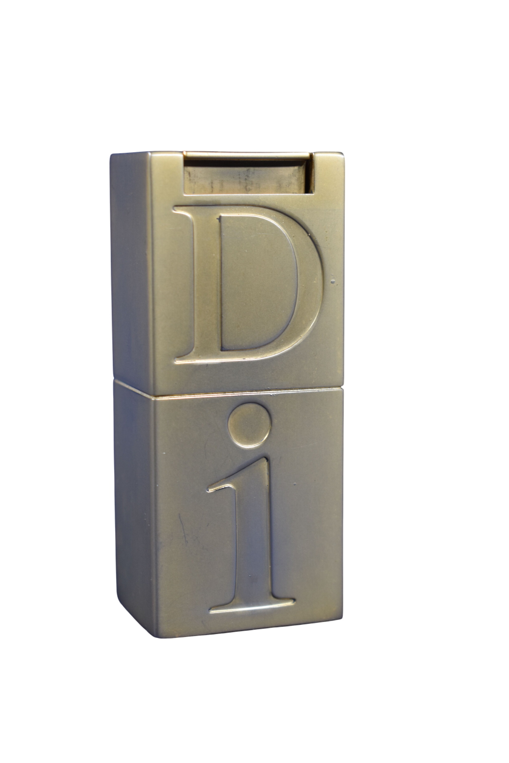 Vaporisateur de sac " Christian DIOR " ( Miss DIOR ) de collection, longueur 9.2, largeur 2.5 et hauteur 7.5 cm. Bon état -  reconditionné disponible sur Label Emmaüs