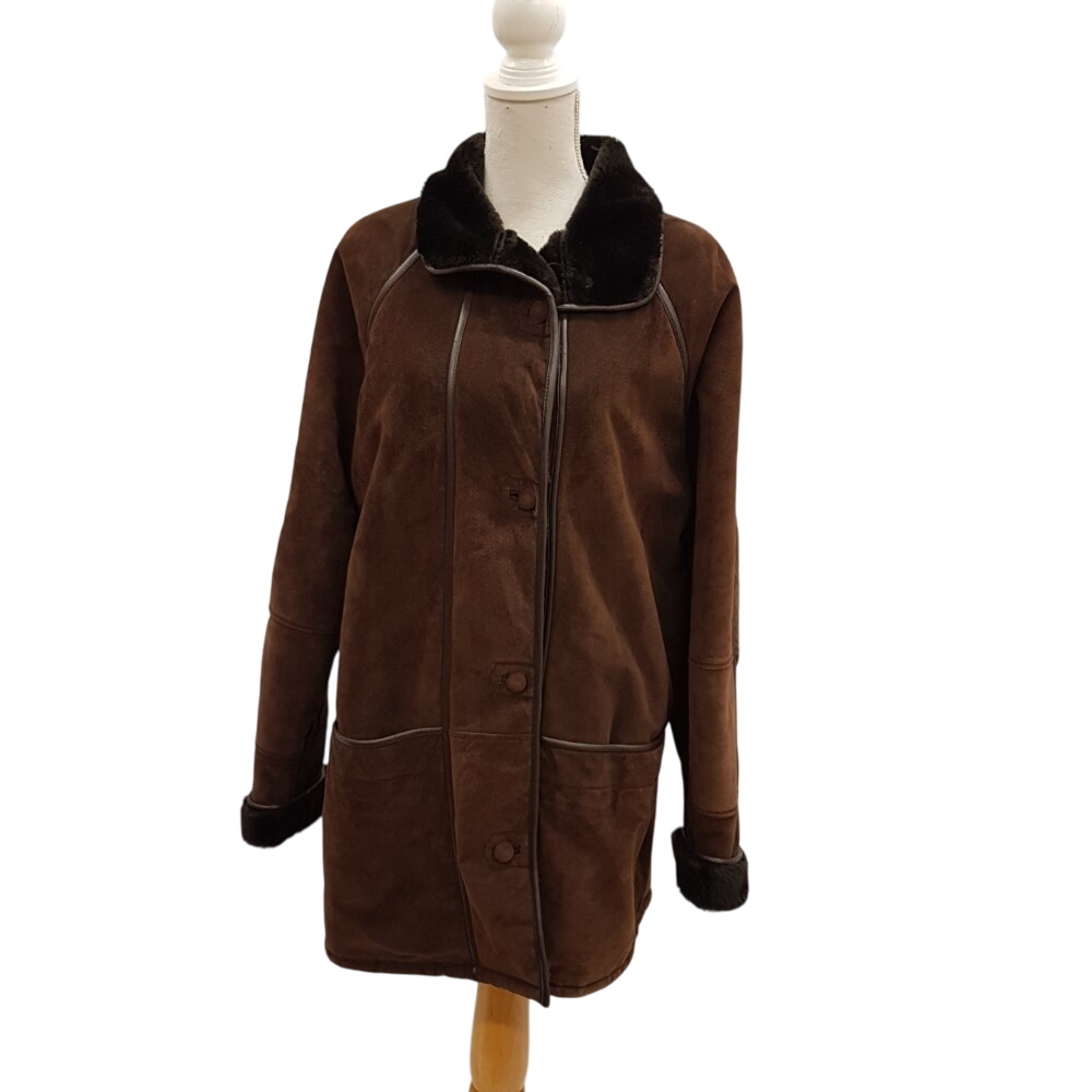 Manteau marron en peau retournée - ANNA POLARE - taille 46/48 Très bon état -  reconditionné disponible sur Label Emmaüs
