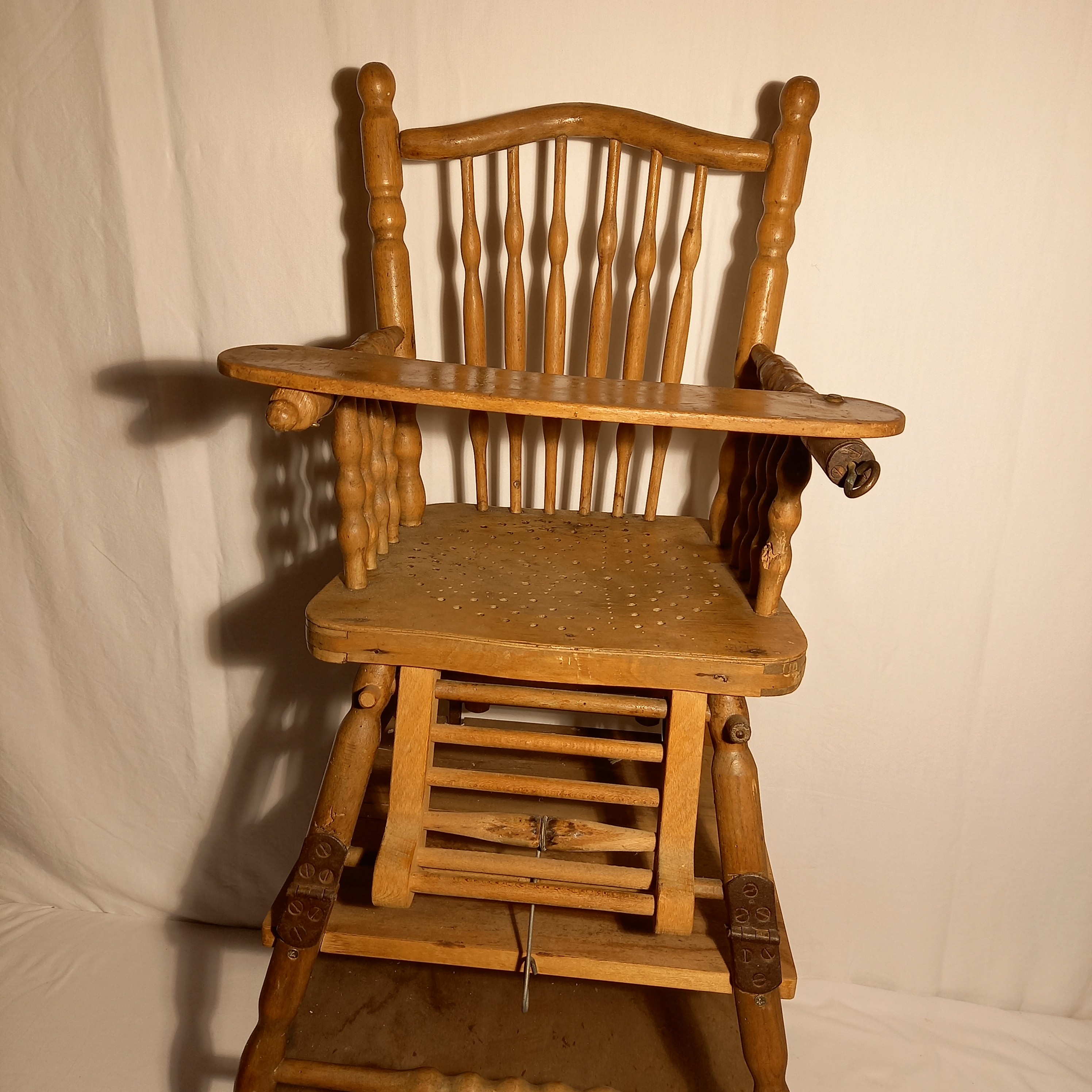 Chaise haute bébé transformable de 1900-1930 en bois - Bon état - Photo 9