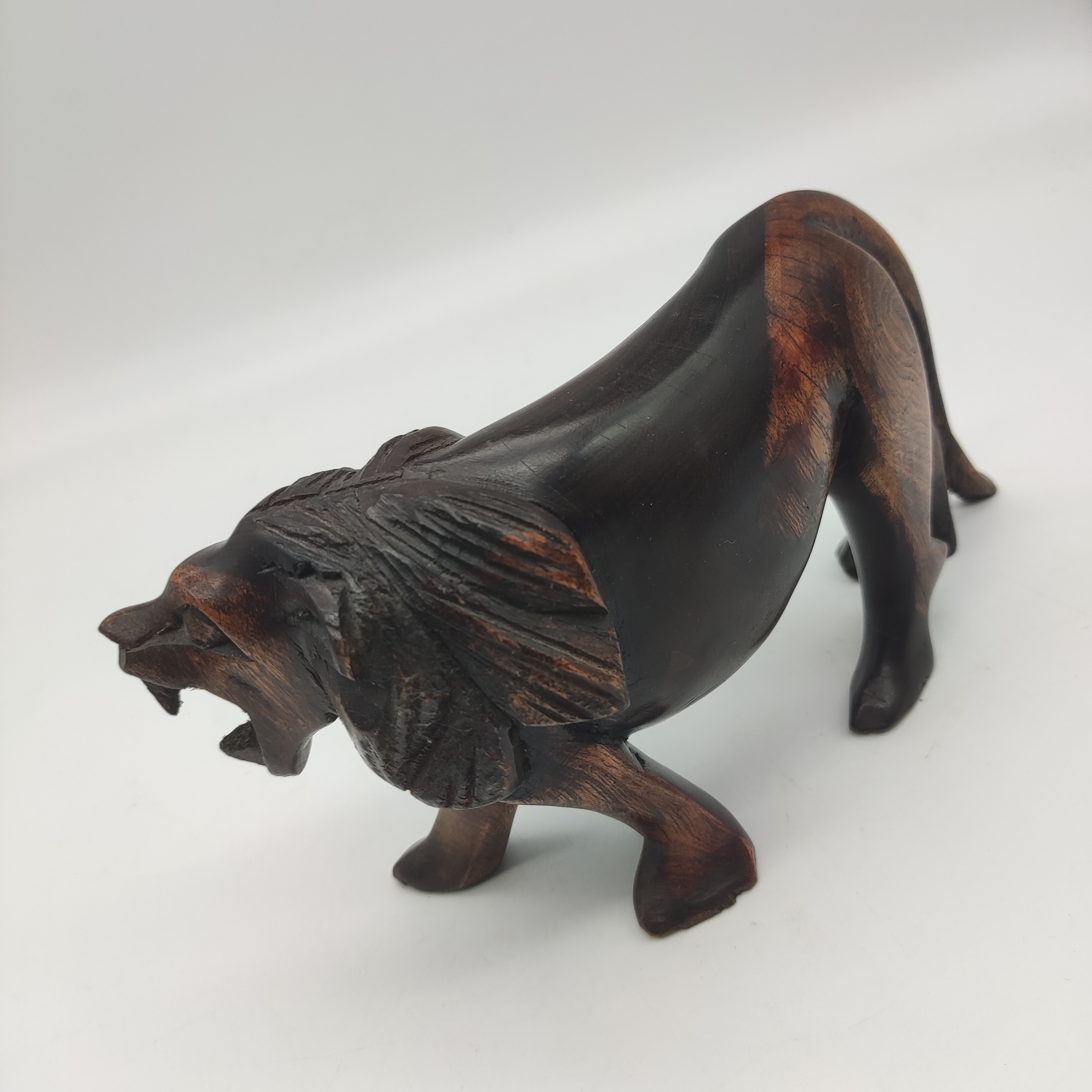 Voir photo 3 de Statuette bois Lion Statuette bois Lion Très bon état - Vue 3 -