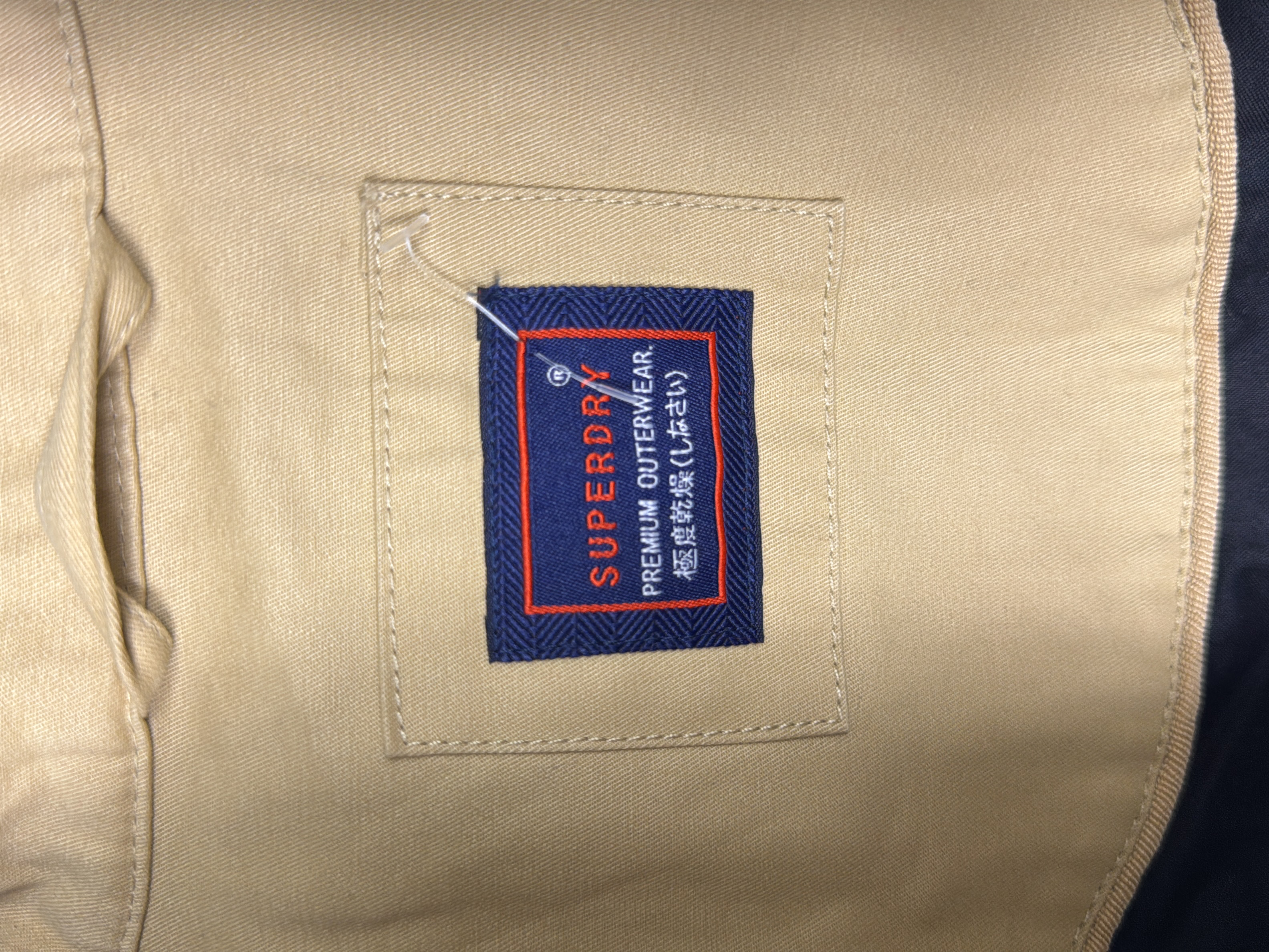 Voir photo 4 de Veste Superdry Homme Couleur Sable XL Veste Superdry Homme Couleur Sable XL Très bon état - Vue 4 -