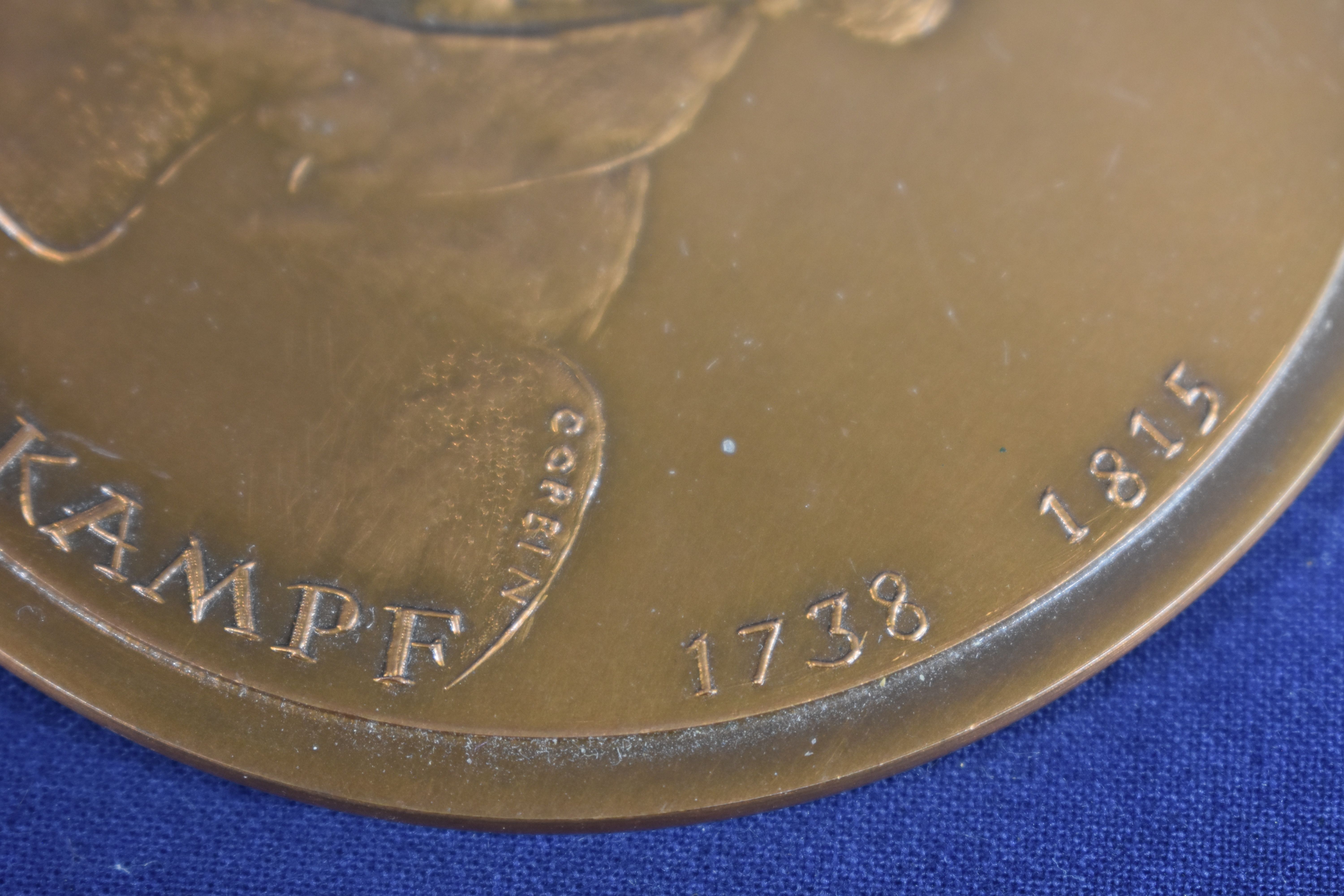 Médaille en bronze MDP Confucius, hommage à Christophe-Philippe OBERKAMPF, fondateur de la manufacture royale JOUY en JOSAS, monnaie de Paris, diamètre 8,1 cm. - Photo 5