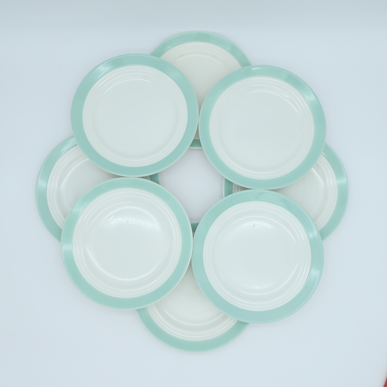 Ensemble de 8 Assiettes anciennes en porcelaine Semi Vitrifié Céranord , St Amand - Très bon état sur Label Emmaüs