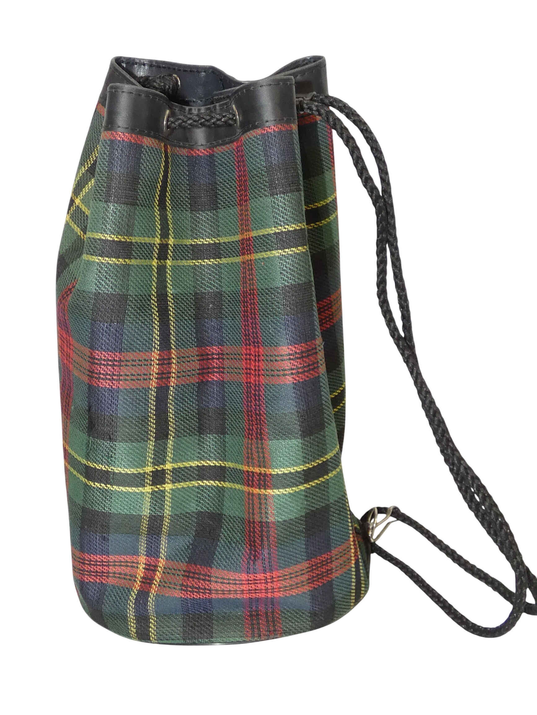 Acheter Véritable petit sac de loisirs ou de scoutisme au motif tartan LAFUMA des années 70 - 45,00 € Véritable petit sac de loisirs ou de scoutisme au motif tartan LAFUMA des années 70 - reconditionné disponible sur Label Emmaüs