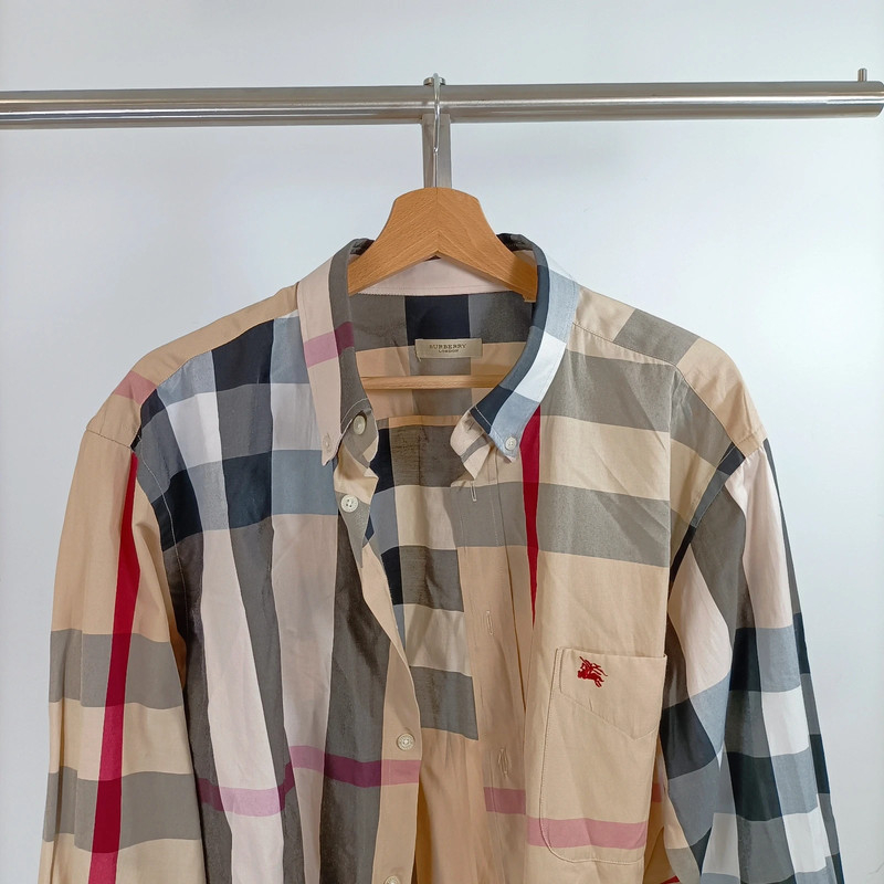 Voir photo 2 de Chemise burberry london à carreaux iconiques beige gris rouge t.52 Chemise burberry london à carreaux iconiques beige gris rouge t.52 Très bon état - Vue 2 -