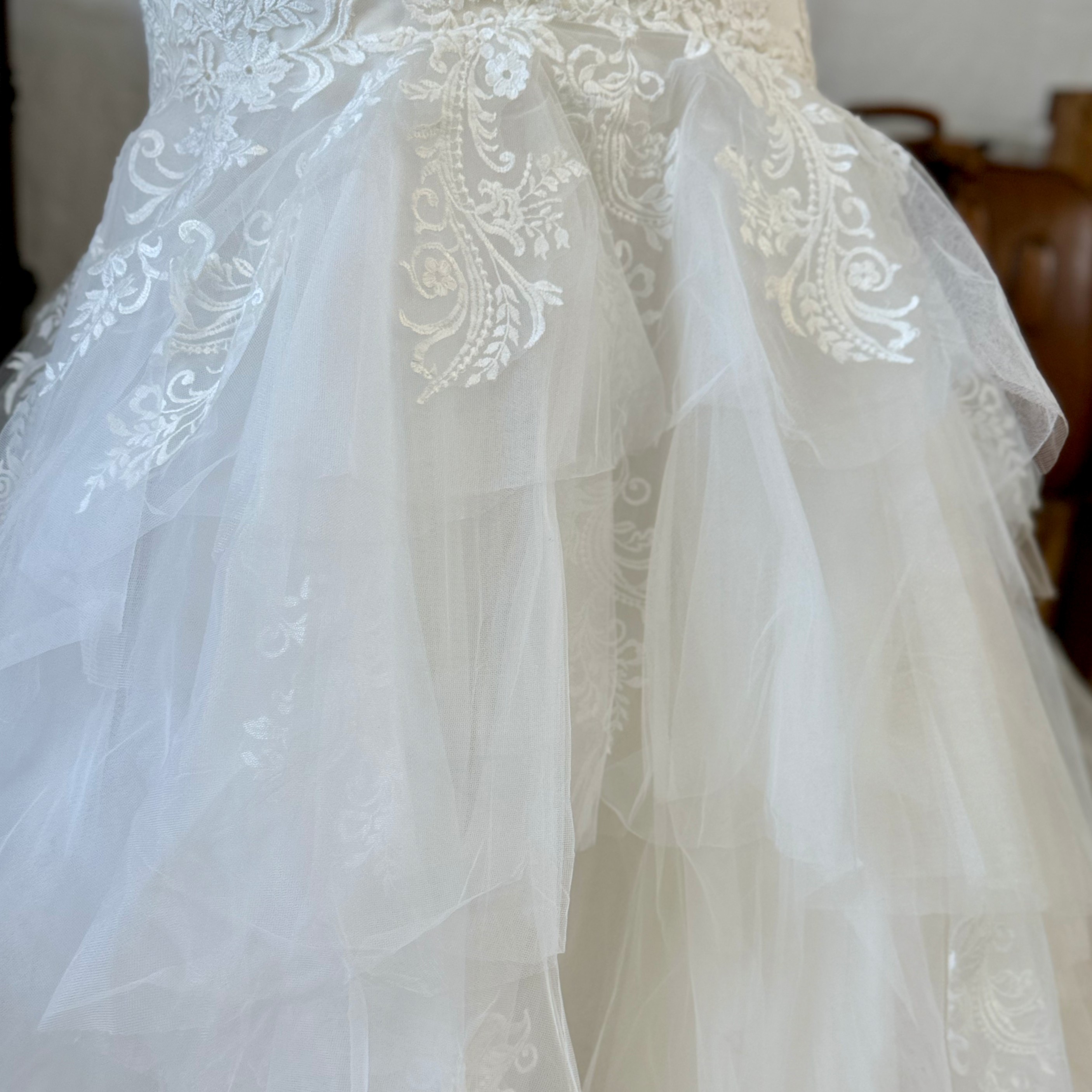 Voir photo 10 de Robe de mariée - Sincerity style chic Robe de mariée - Sincerity style chic Très bon état - Vue 10 -