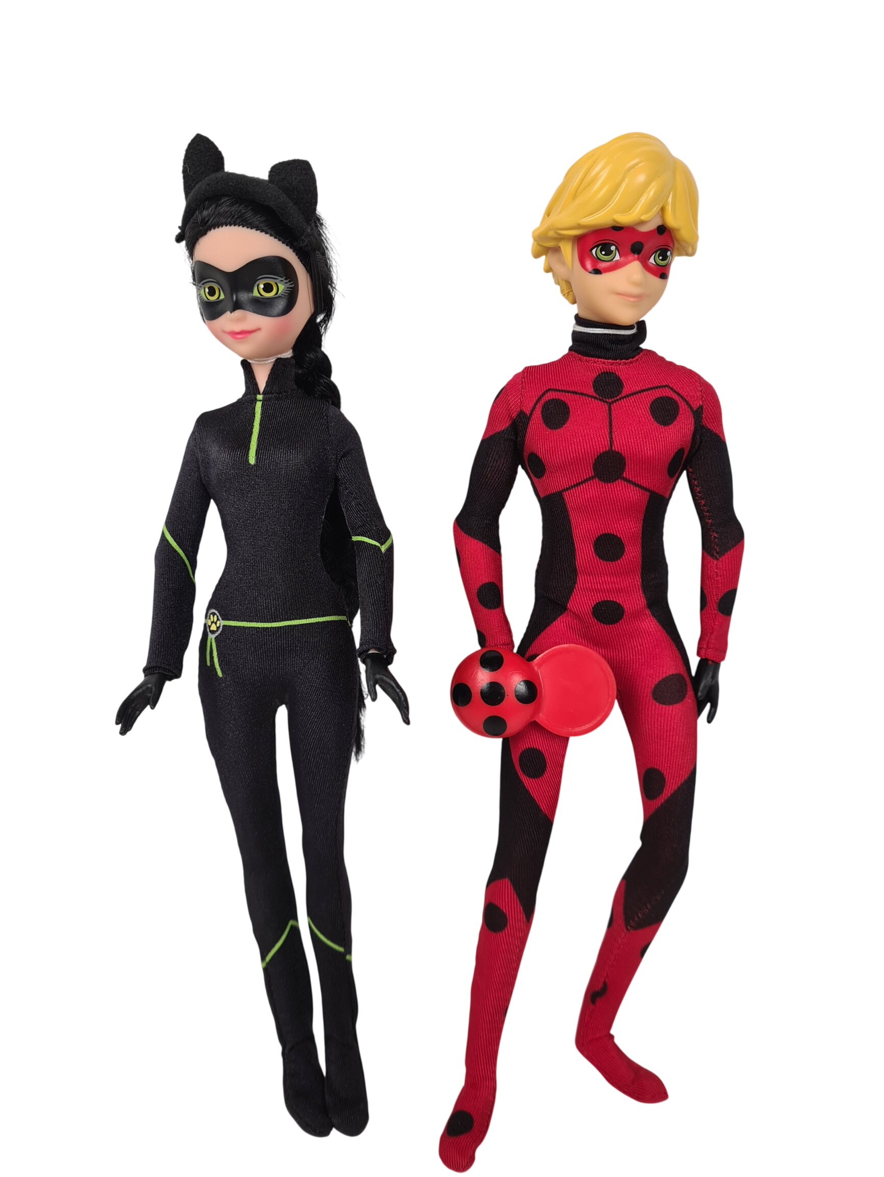 Poupée - Lot de 2 personnages Miraculous - Ladybug et Chat noir - 27cm Bon état -  reconditionné disponible sur Label Emmaüs