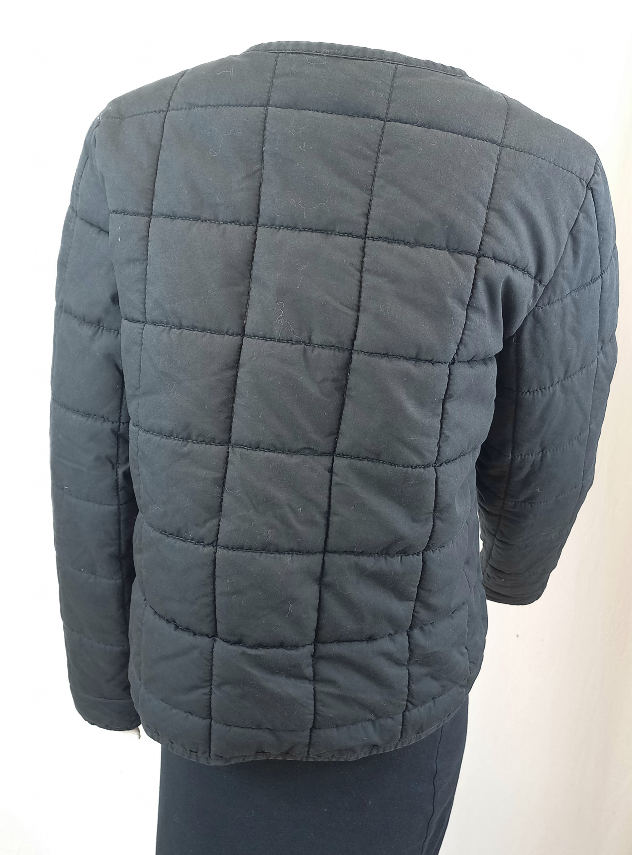 Voir photo 3 de Veste noire matelassée en carré "r essentiel" T40 Veste noire matelassée en carré "r essentiel" T40 Très bon état - Vue 3 -