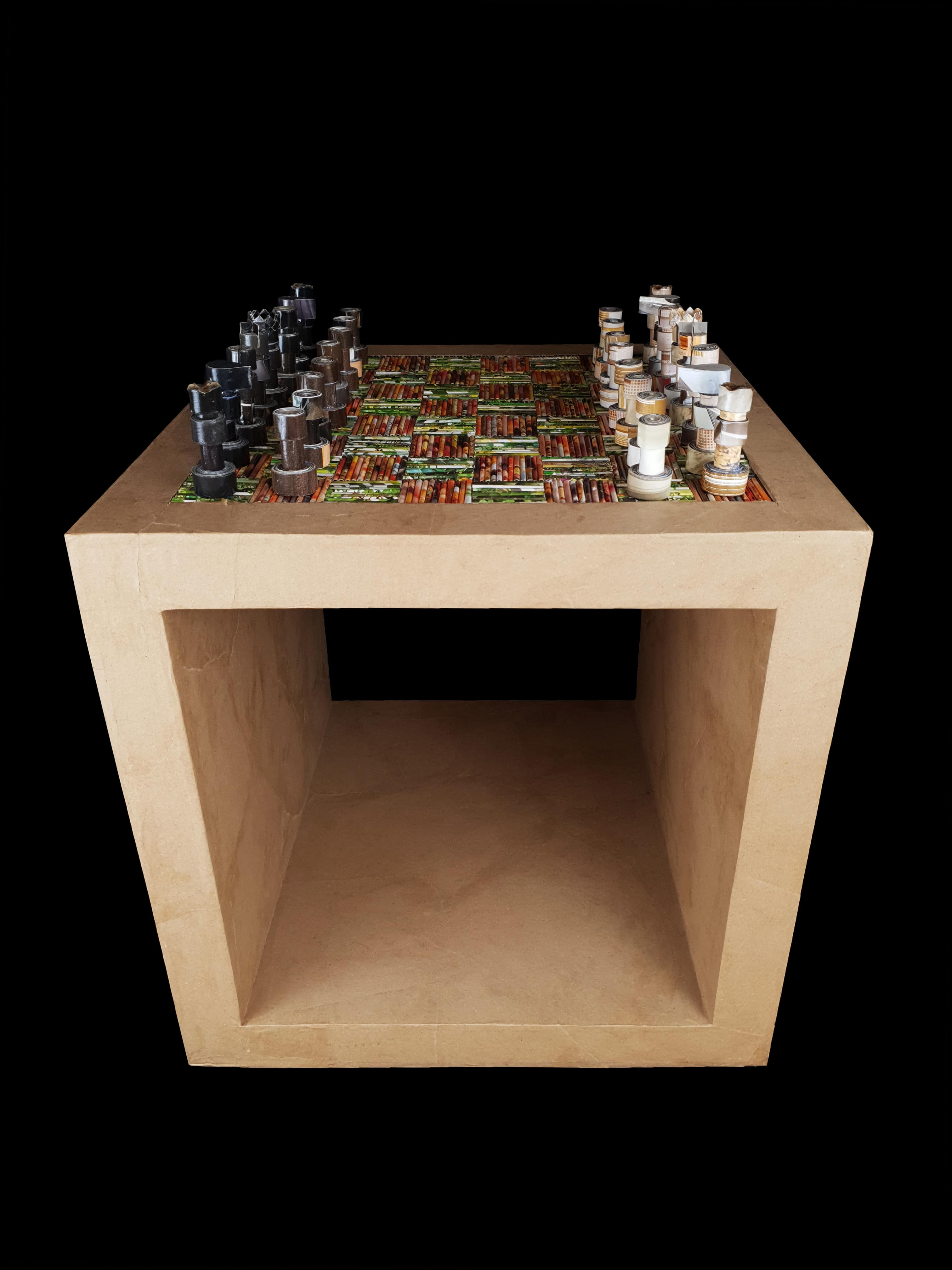 Acheter Jeu d'échecs en carton habillé de papier recyclé naturel - TRËMA Comme neuf - 200,00 € Jeu d'échecs en carton habillé de papier recyclé naturel - TRËMA Comme neuf - reconditionné disponible sur Label Emmaüs