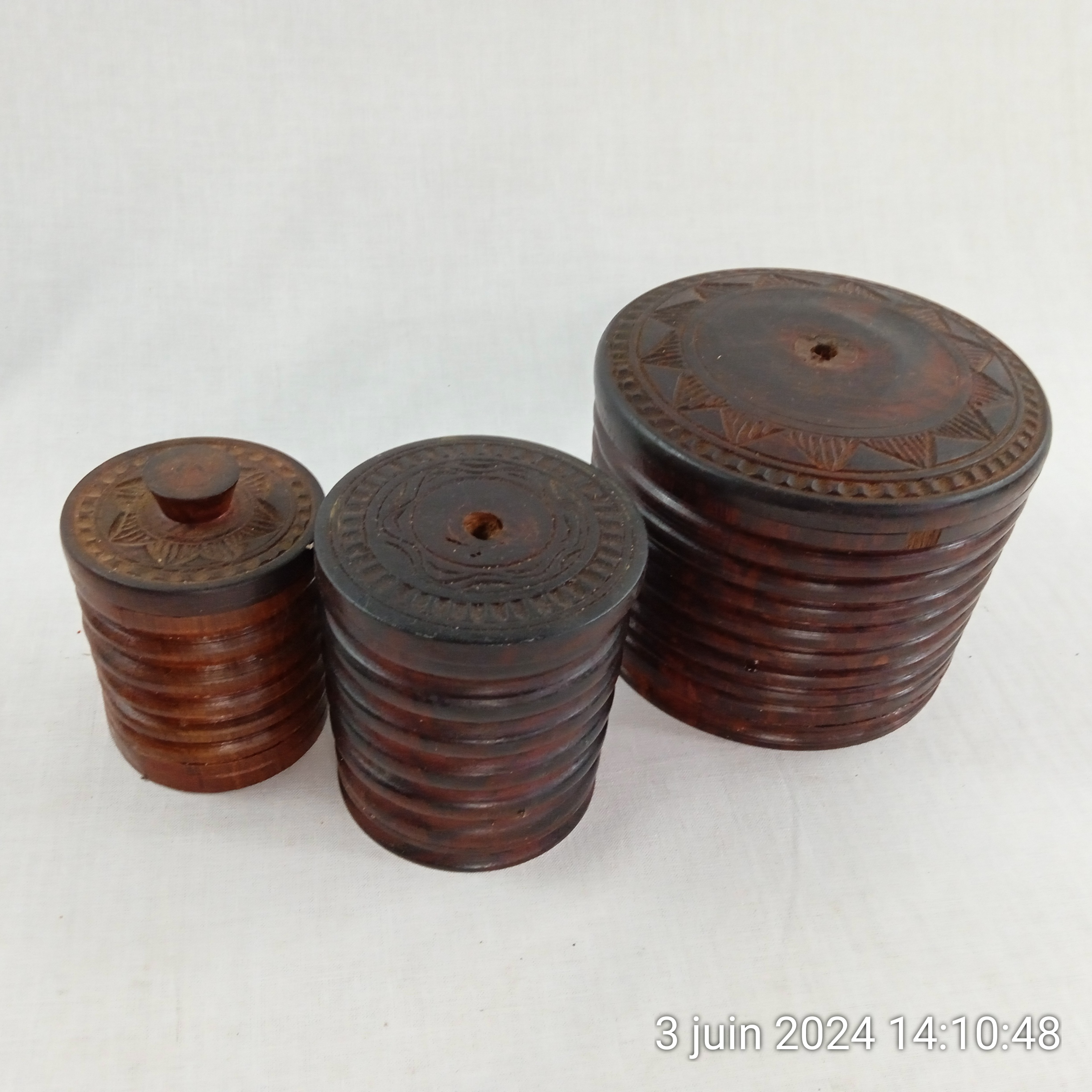 Lot de 3 boites/pots couvercle en bois, année 30 Arts déco - Photo 0
