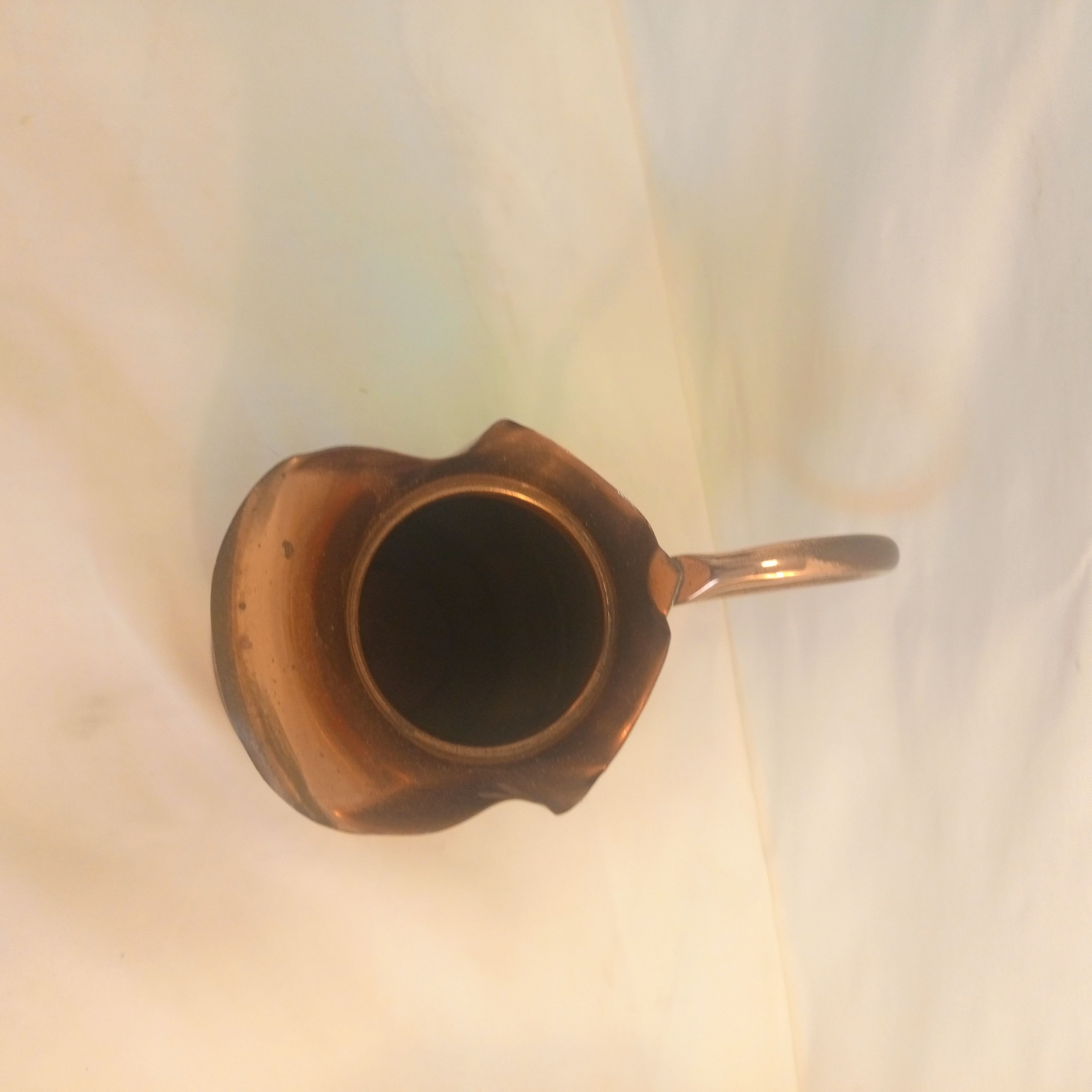 Ancien pichet en cuivre martelé - Photo 1