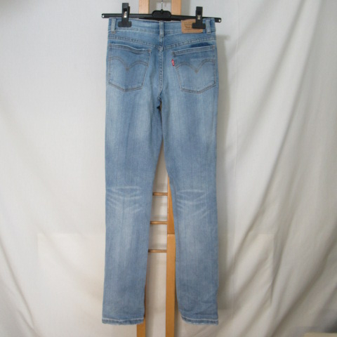 Voir photo 2 de E30 - Jean trashé - Levi's - Âge 12 ans E30 - Jean trashé - Levi's - Âge 12 ans Très bon état - Vue 2 -