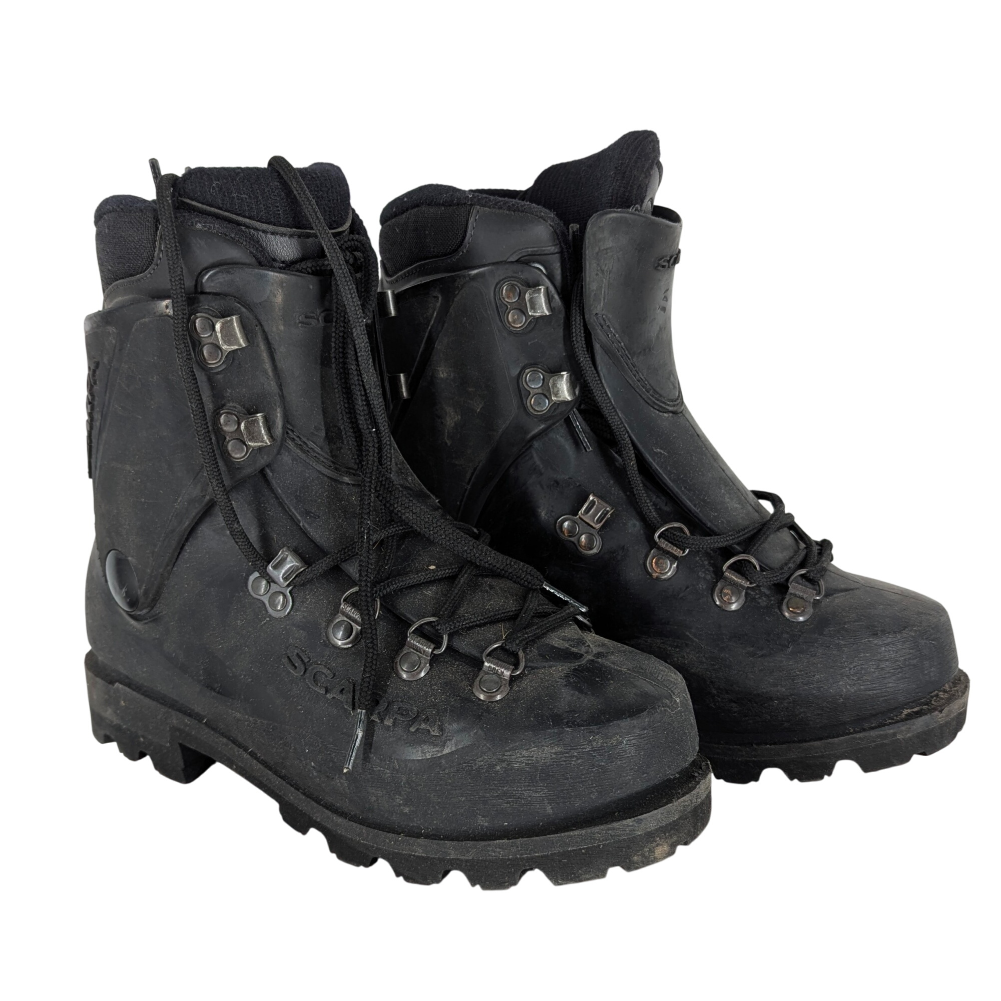 Acheter Chaussures d'alpinisme Scarpa T36 - 20,00 € Chaussures d'alpinisme Scarpa T36 - reconditionné disponible sur Label Emmaüs