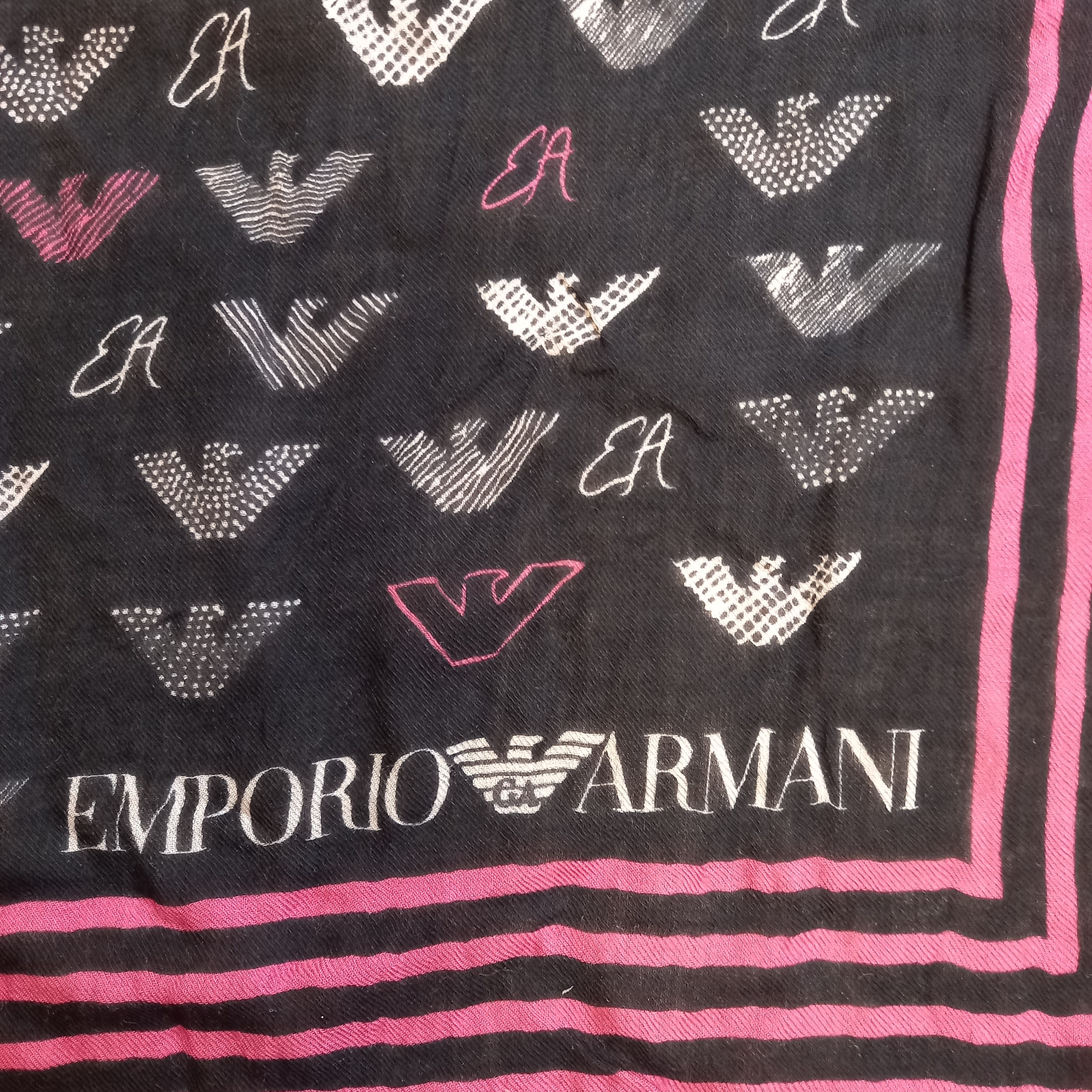 Voir photo 2 de Foulard "Emporio Armani" Foulard "Emporio Armani" - Vue 2 -