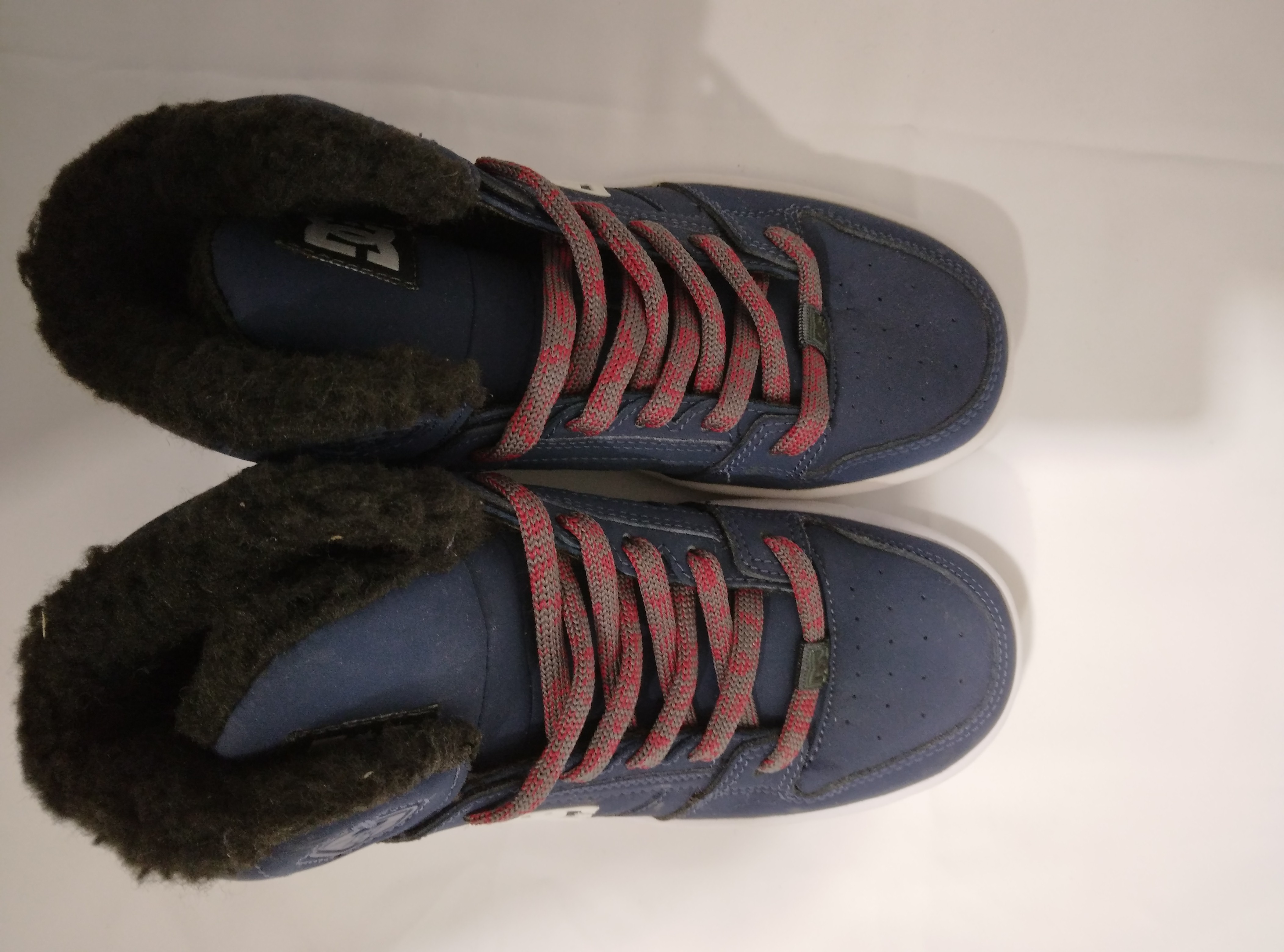 Voir photo 2 de Baskets fausse fourrure, DC Shoes - 34 Baskets fausse fourrure, DC Shoes - 34 Comme neuf - Vue 2 -