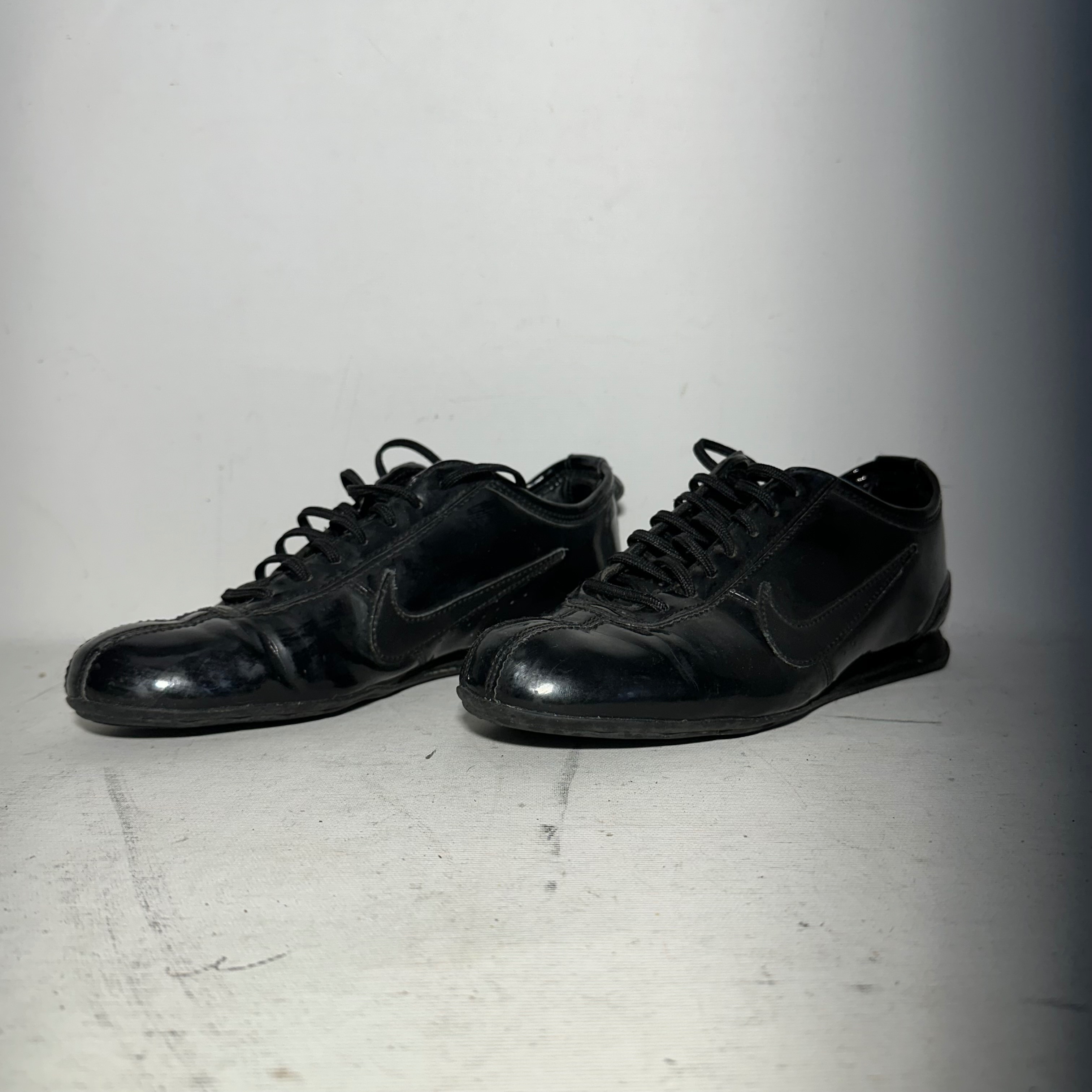 Voir photo 3 de Chaussures - Nike - Shox - Noires - Pointure 38 Chaussures - Nike - Shox - Noires - Pointure 38 Très bon état - Vue 3 -
