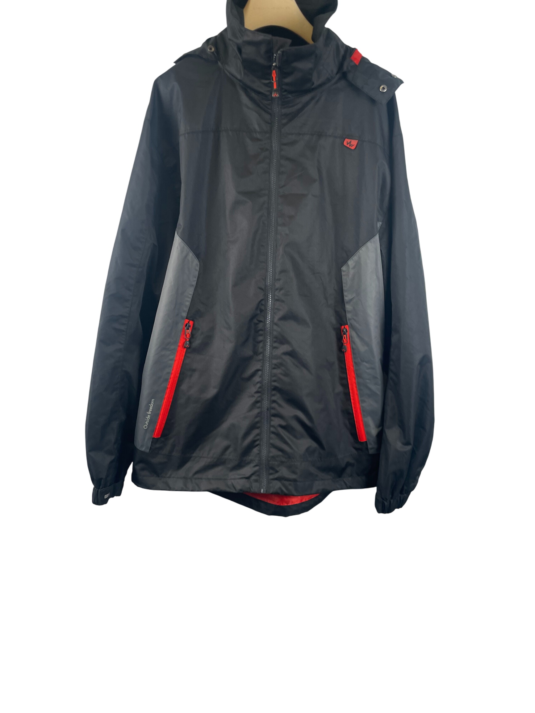 Acheter Wanabee - Blouson imperméable noir - Taille 48 Très bon état - 25,00 € Wanabee - Blouson imperméable noir - Taille 48 Très bon état - reconditionné disponible sur Label Emmaüs