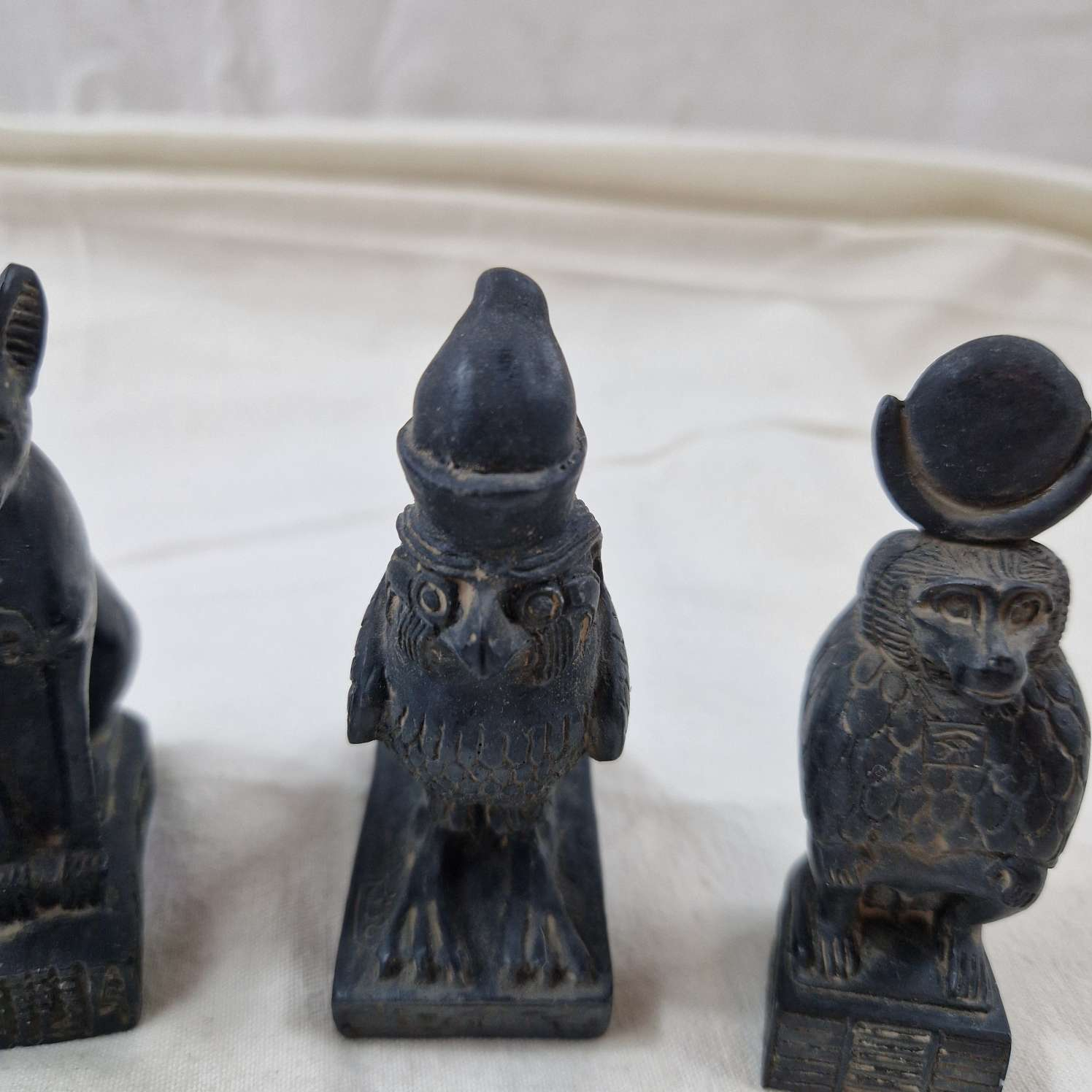 Petit lot de statuettes égyptiennes en résine - Photo 3