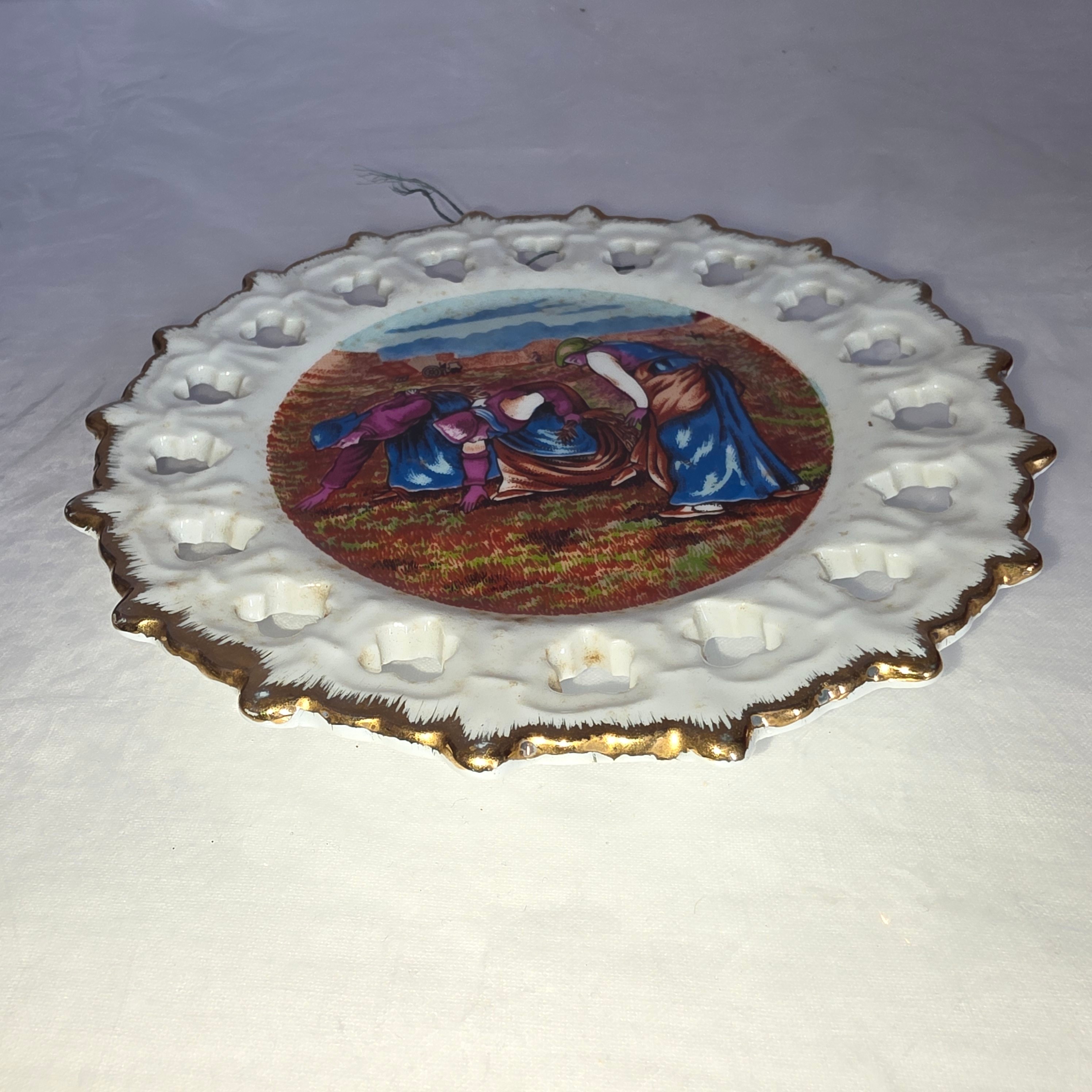 Assiette Décorative en Porcelaine " Les Glaneuses " de Jean- François Millet Très bon état - Vue 3 - 