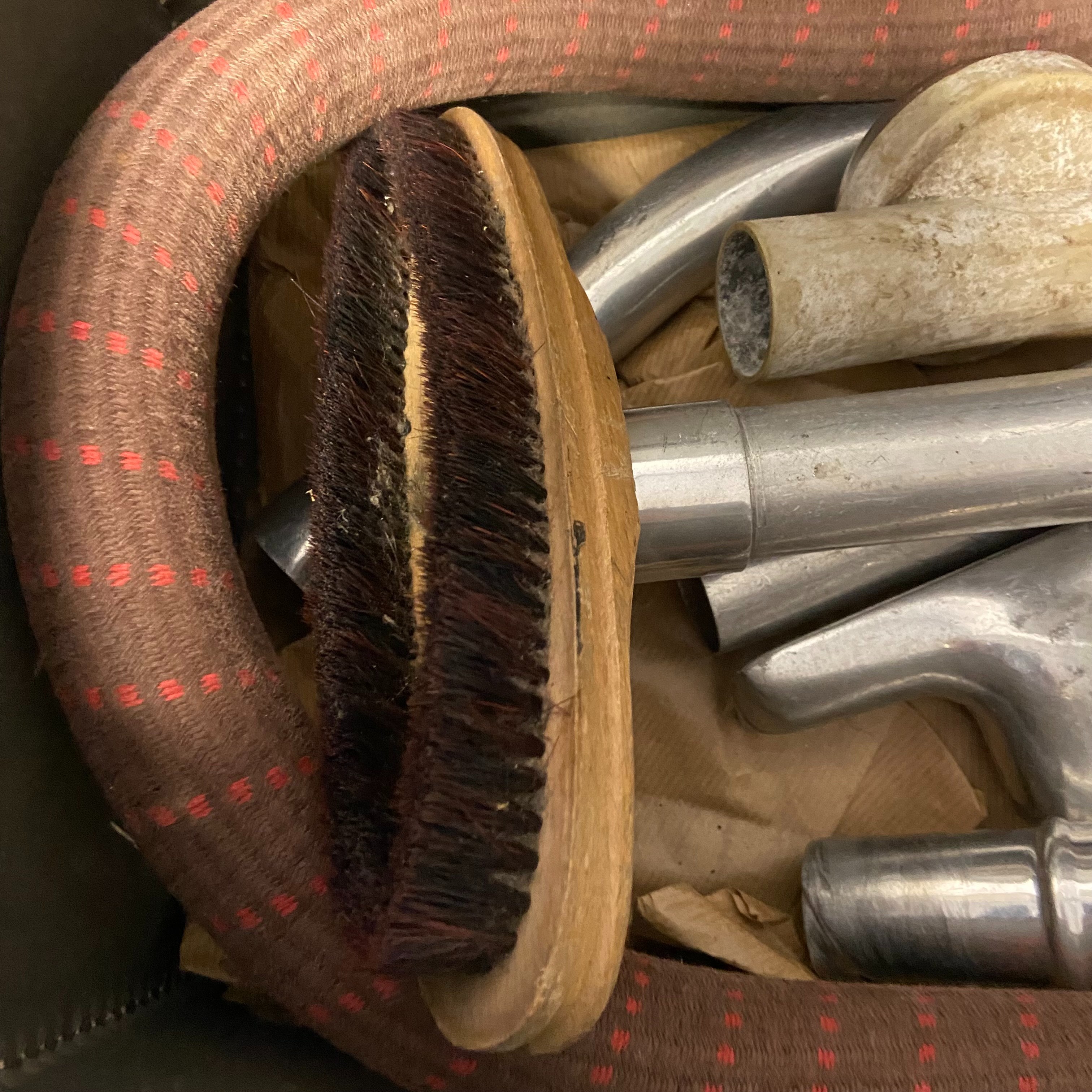 Aspirateur traineau vintage S.E.V vintage ( années 50) qui fonctionne dans sa mallette d'origine - Très bon état - Photo 17