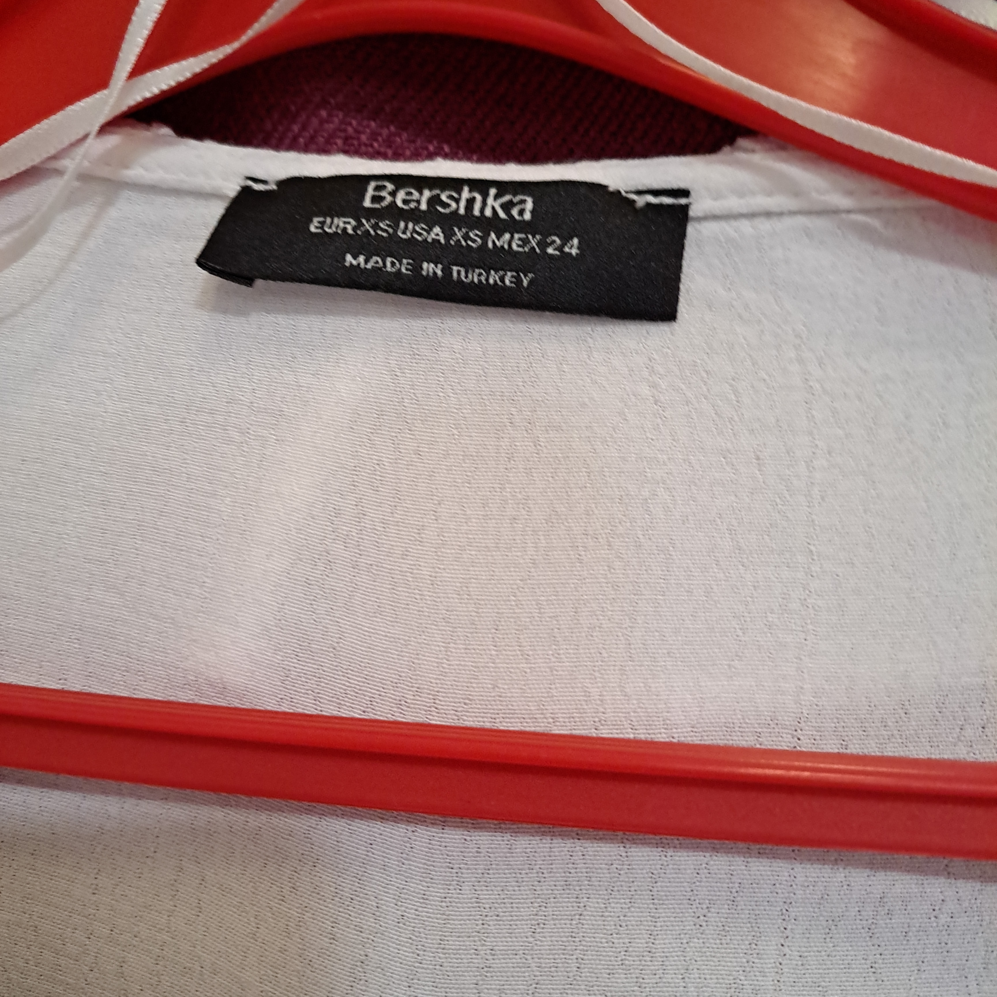 CHEMISIER A VOLANT COEUR CROISE DE TAILLE XS - Marque "BERSHKA"  - Vue 4 - 