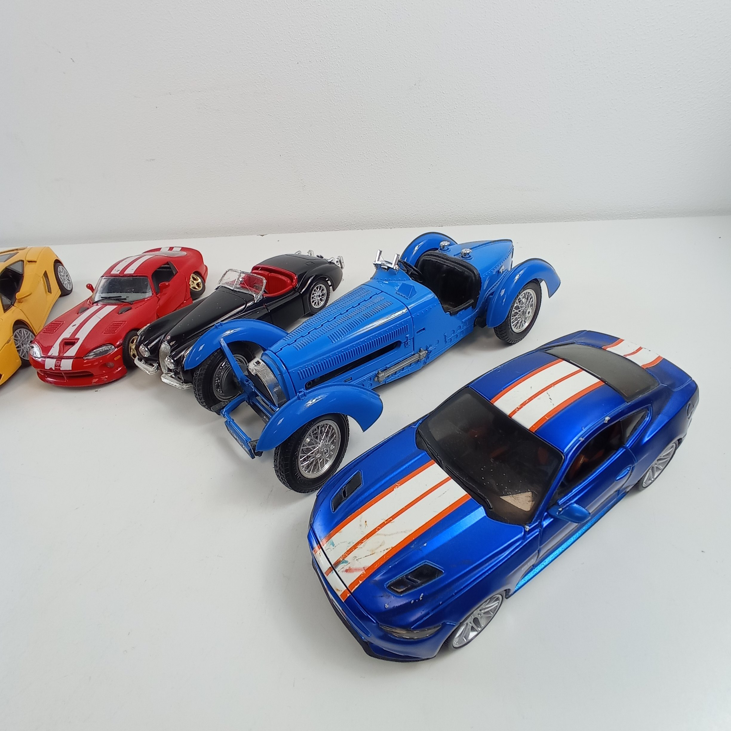 Modèles réduits de 7 voitures de collection marques Burago, Rastar, Maisto Bon état - Vue 4 - 