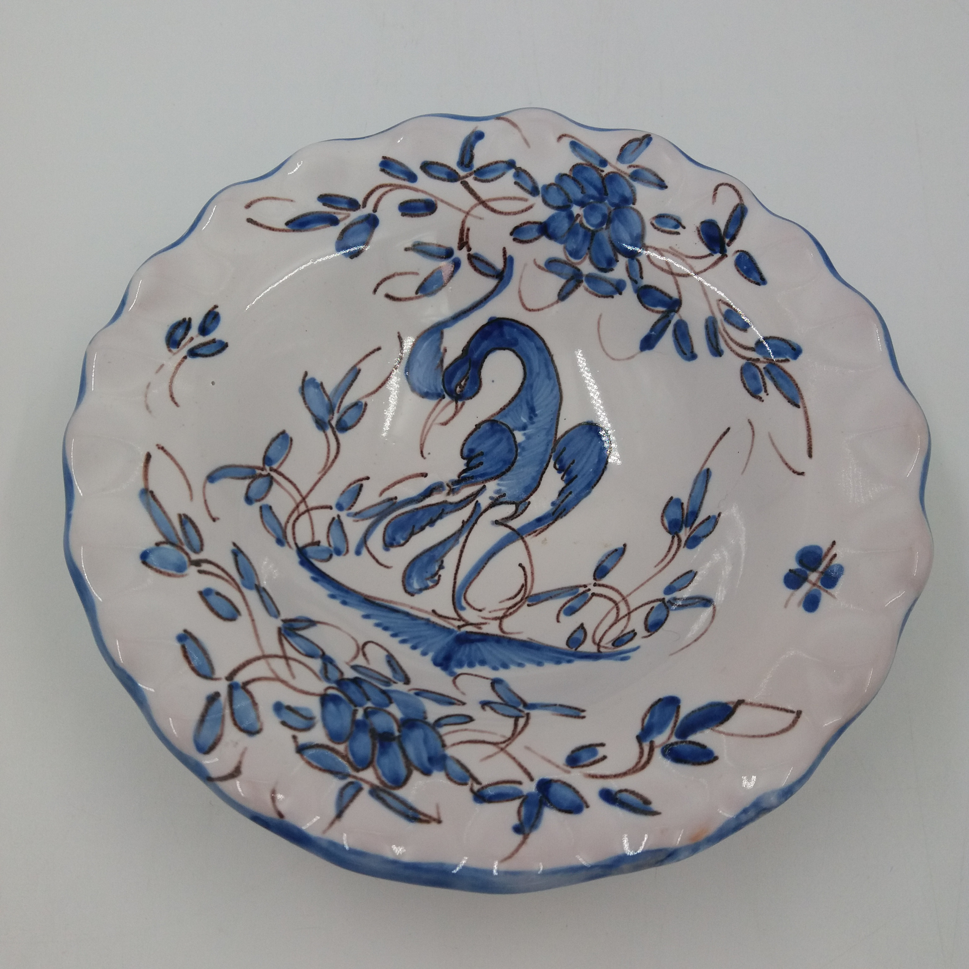 Coupelle en faïence de Martres Tolosane fait main décor vieux Moustiers. Motif oiseau bleu. Très bon état -  reconditionné disponible sur Label Emmaüs