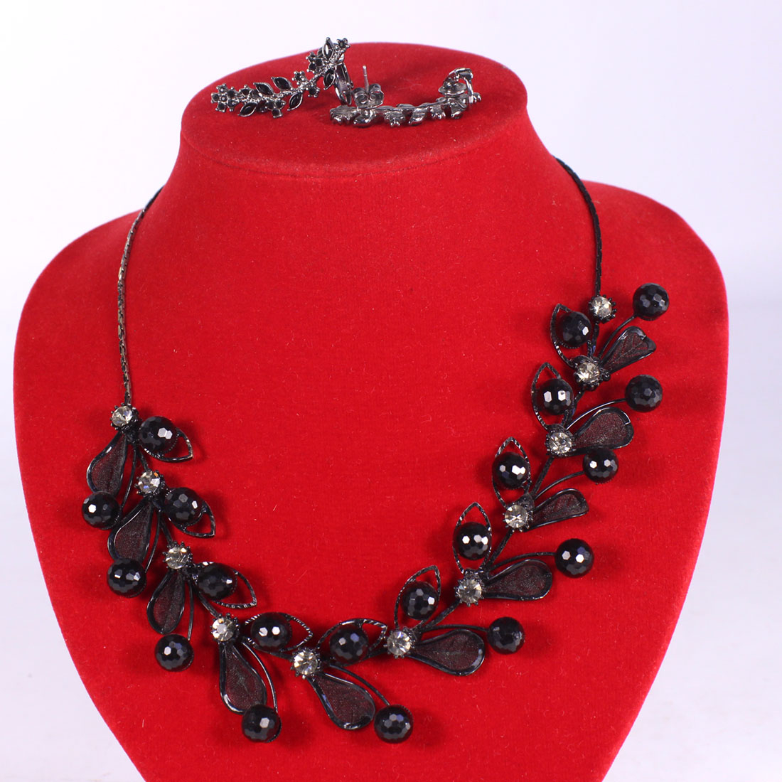 Voir photo 2 de Lot de 2 colliers noir + bracelet noir-rose + boucles d'oreille Lot de 2 colliers noir + bracelet noir-rose + boucles d'oreille - Vue 2 -