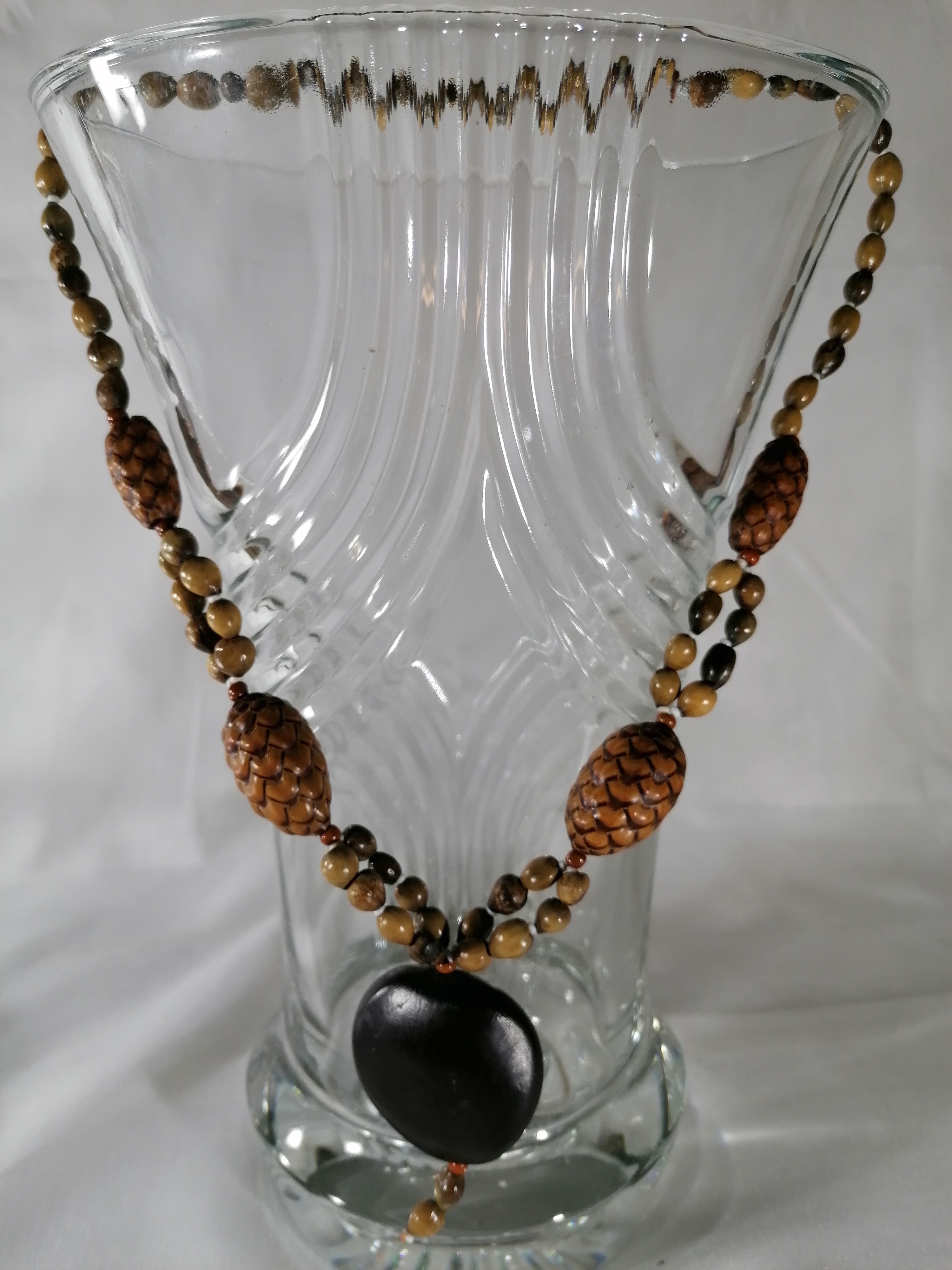 Acheter Collier de grosses perles en bois Très bon état - 12,00 € Collier de grosses perles en bois Très bon état - reconditionné disponible sur Label Emmaüs