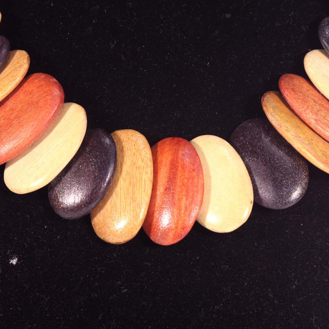 Lot de colliers en bois graine Bon état - Vue 3 - 