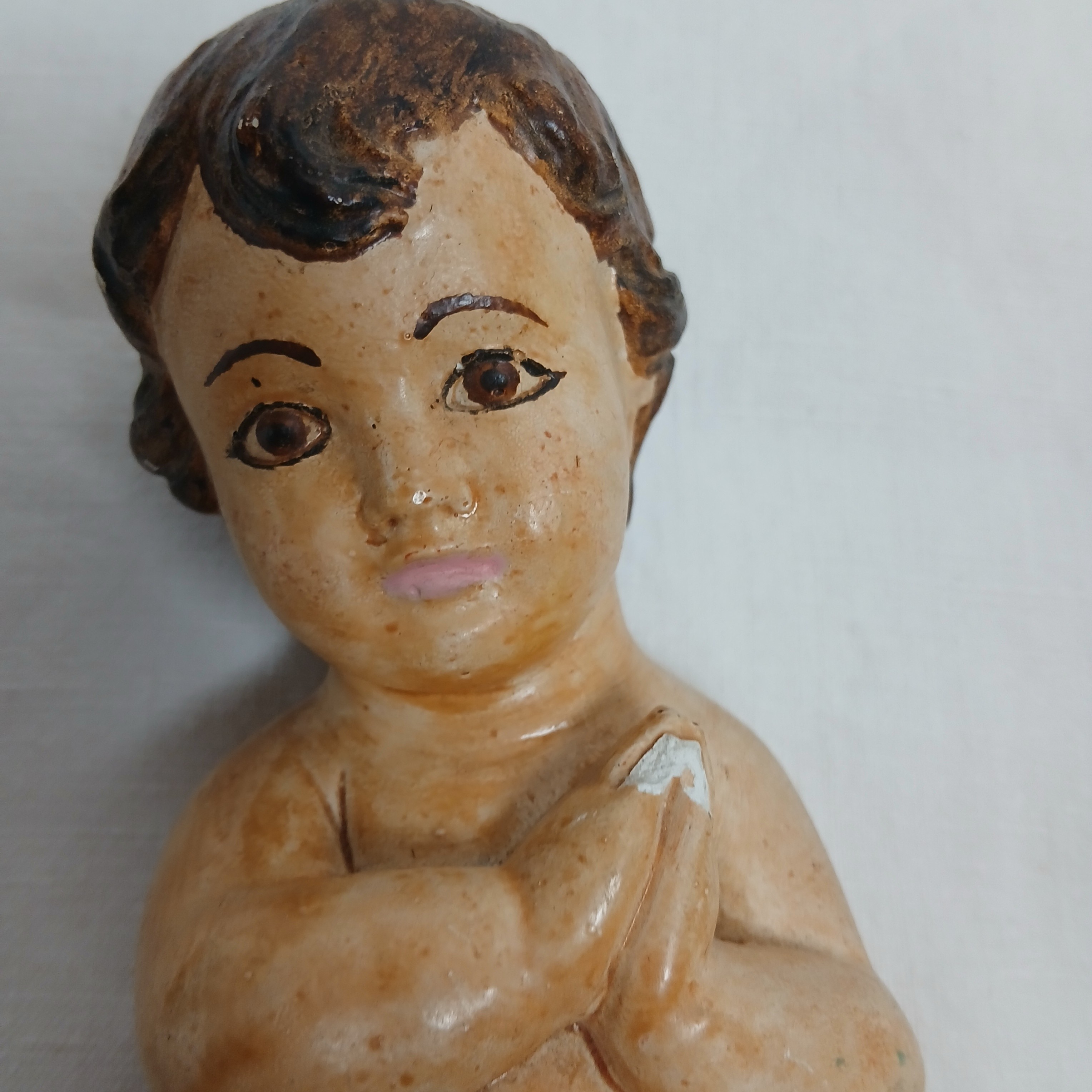Enfant Jésus en plâtre, peint à l'huile Bon état - Vue 2 - 