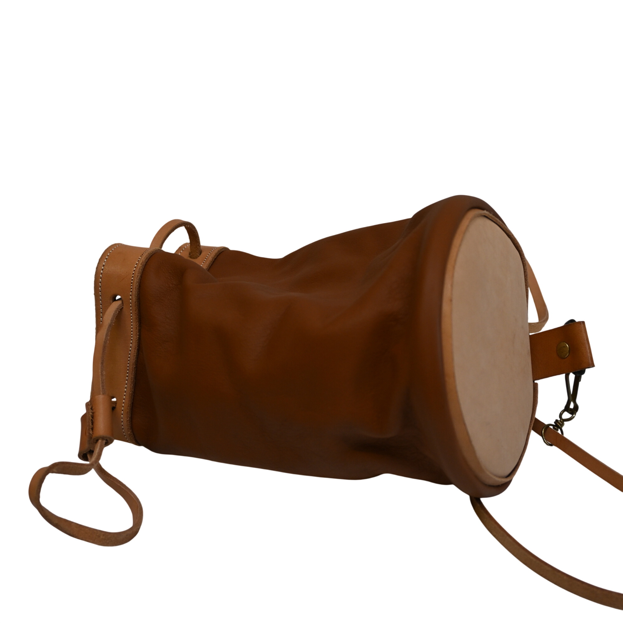 Petit sac à dos en cuir Très bon état -  reconditionné disponible sur Label Emmaüs
