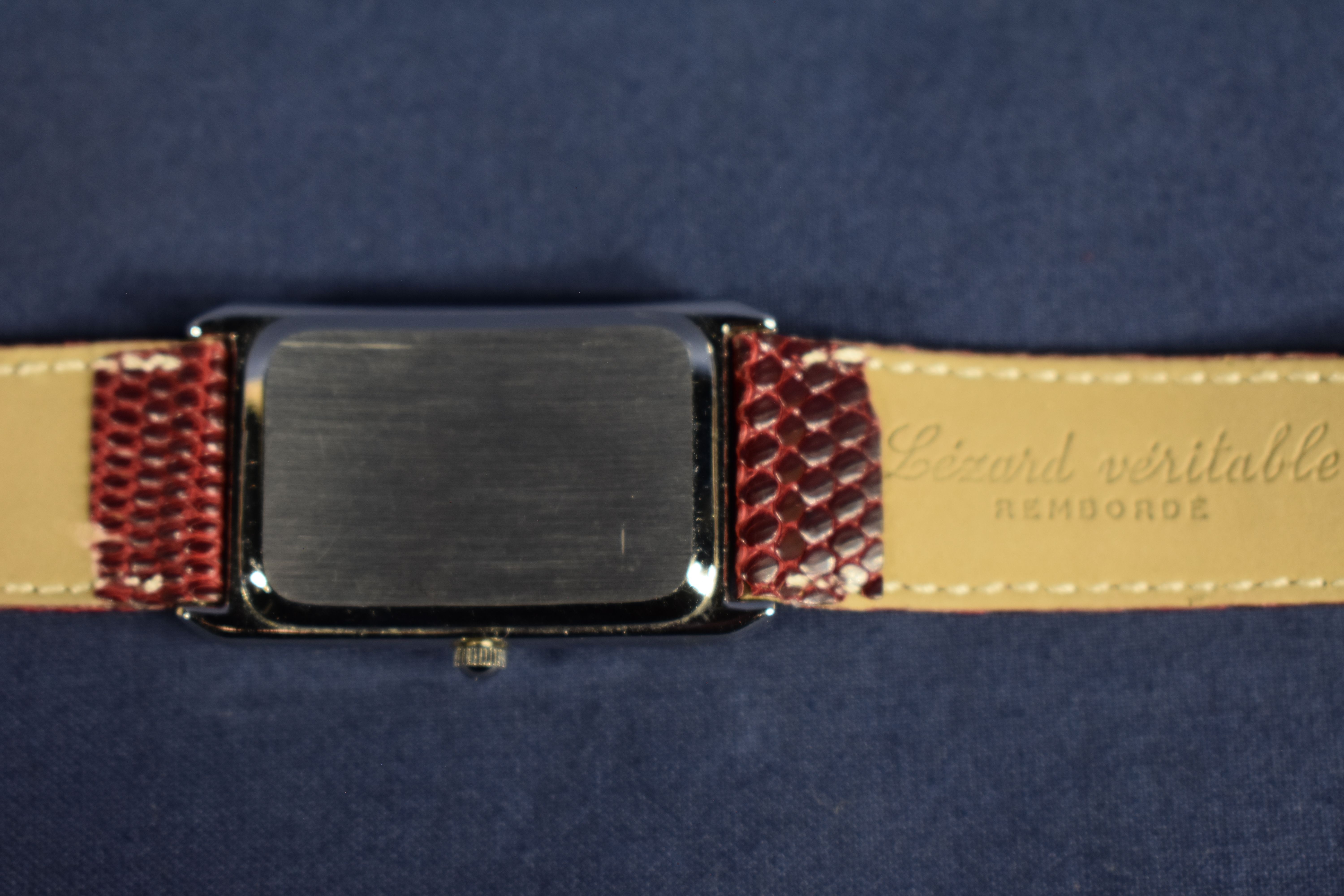 Montre à quartz en très bon état, bracelet neuf en lézard et pile neuve. - Photo 6