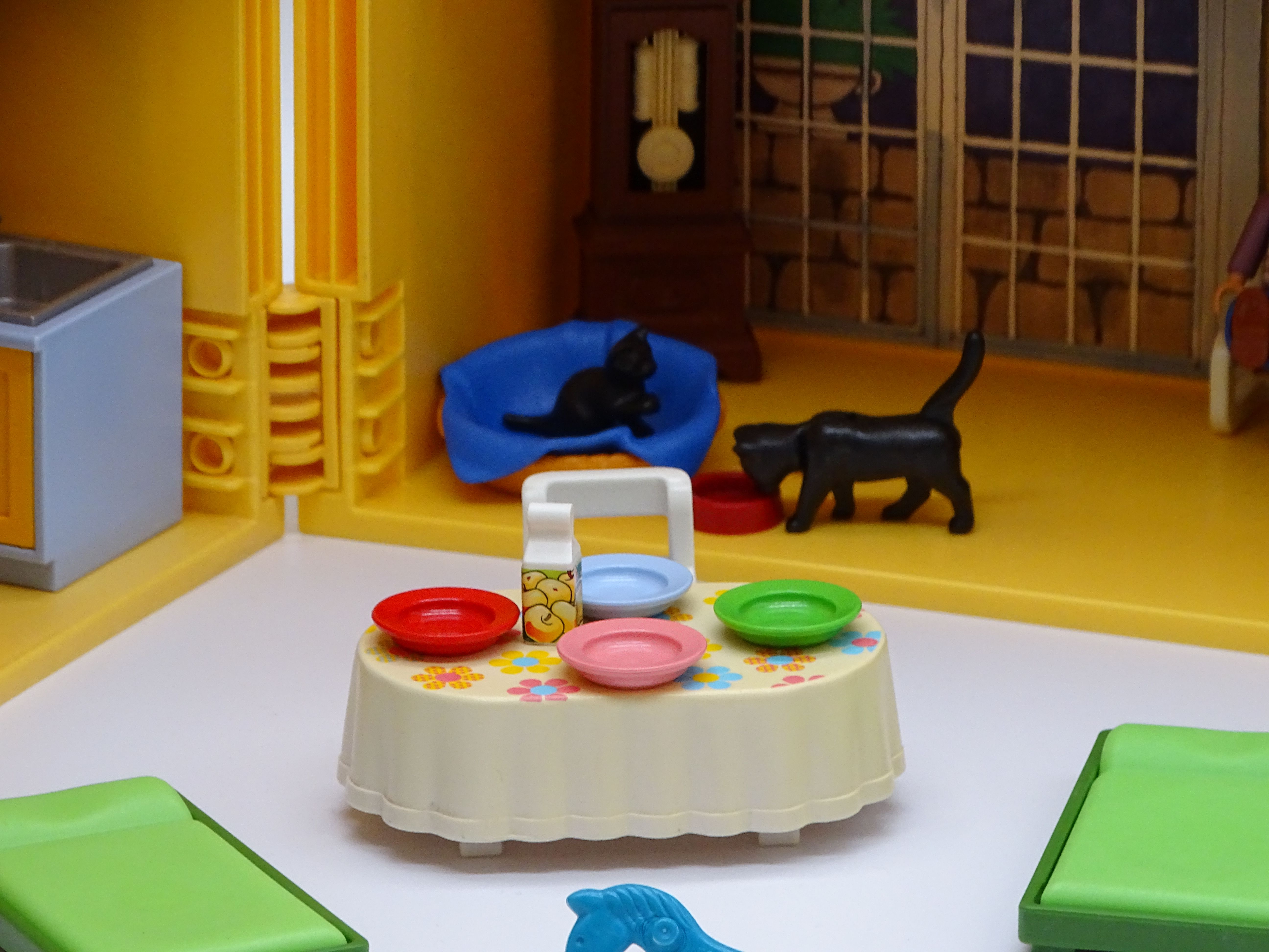 Playmobil pièce unique «La maison jaune» d'occasion PLAYMOBIL - Dès 6 ans | Ref 13439 Très bon état - Vue 5 - 