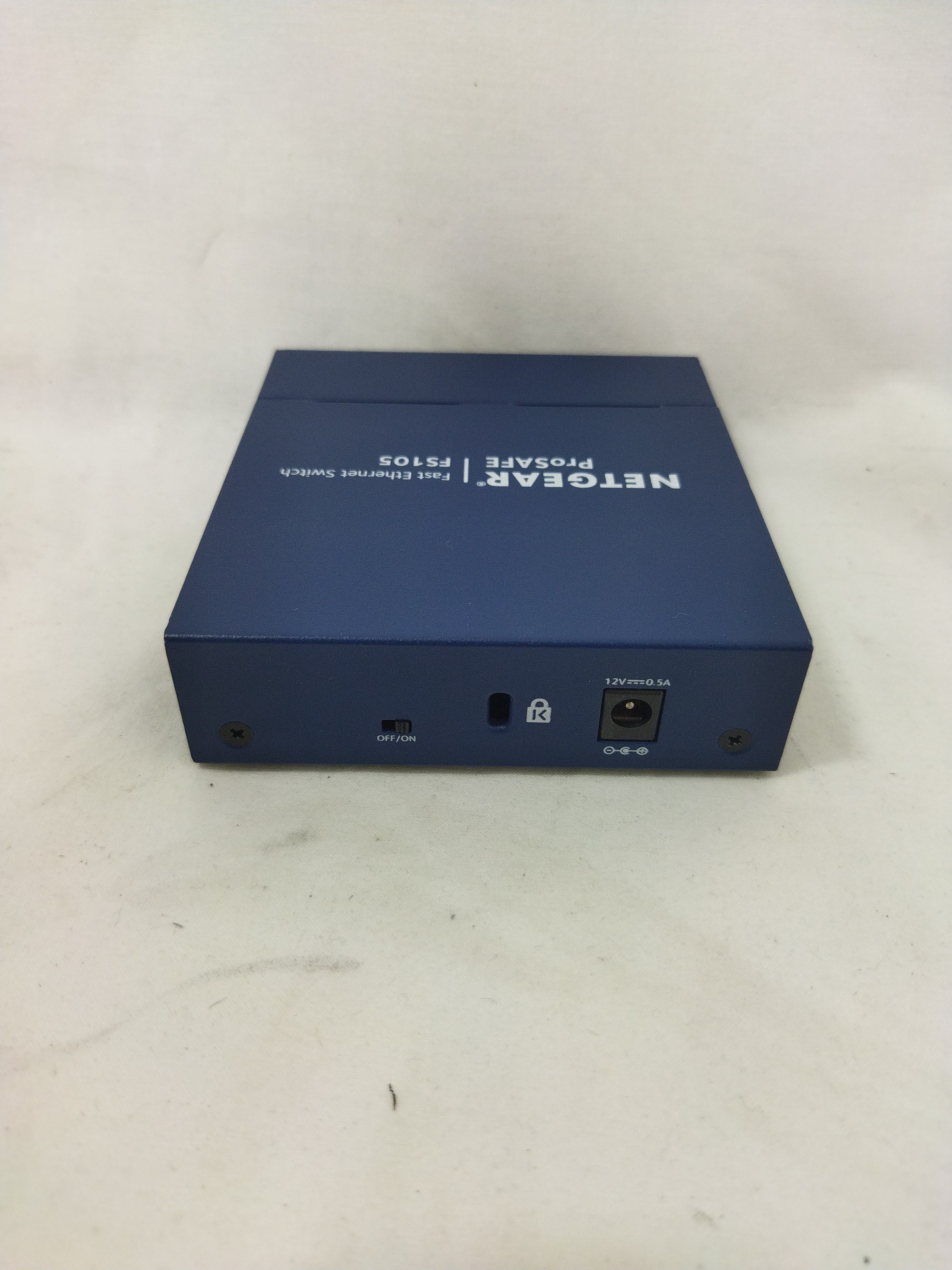 Switch Fast Ethernet Netgear FS105 v3 5 Ports 10/100 Mbps Plug-N-Play sans chargeur - Photo 2